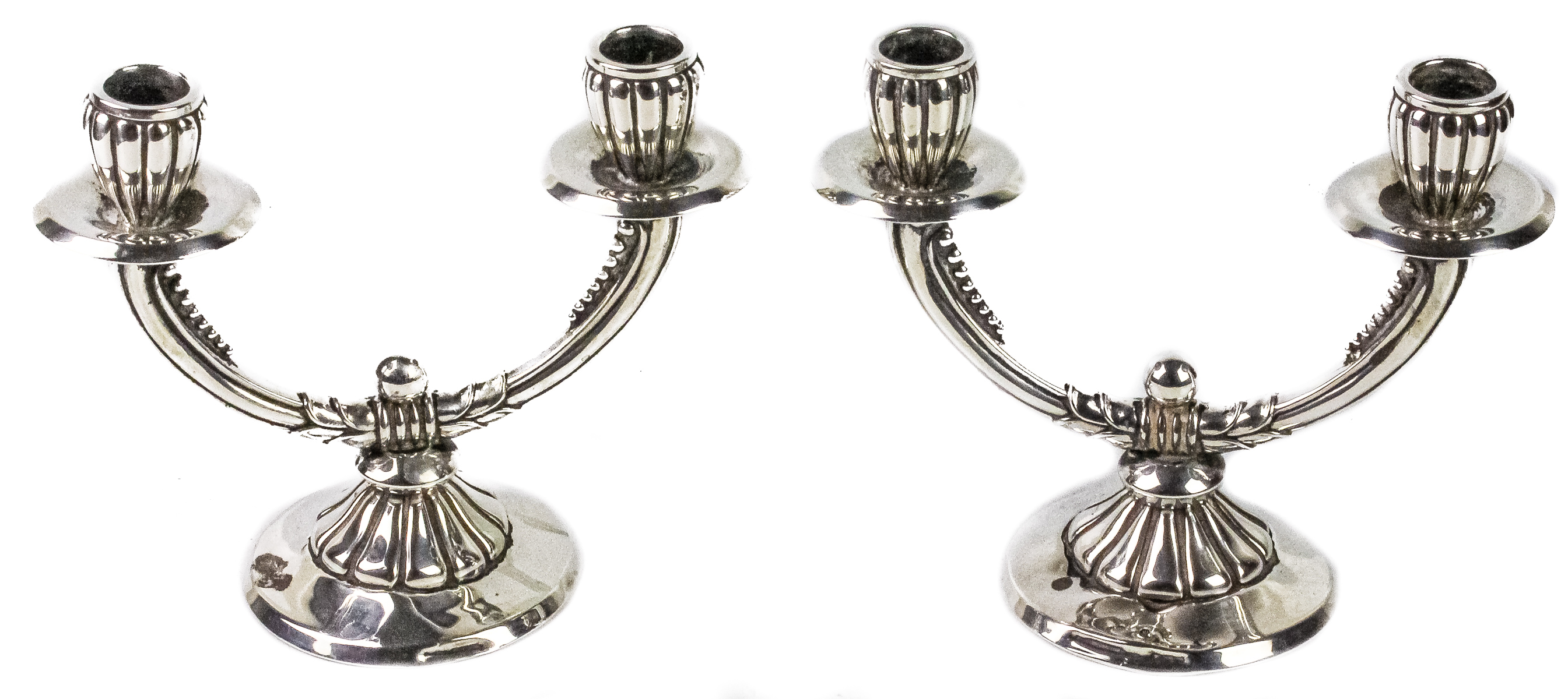 PAREJA DE PEQUEÑOS CANDELABROS DE PLATA