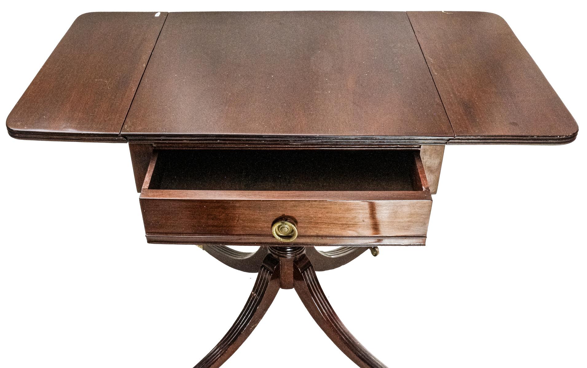 MESA AUXILIAR DE ALAS DE LOS AÑOS 70
