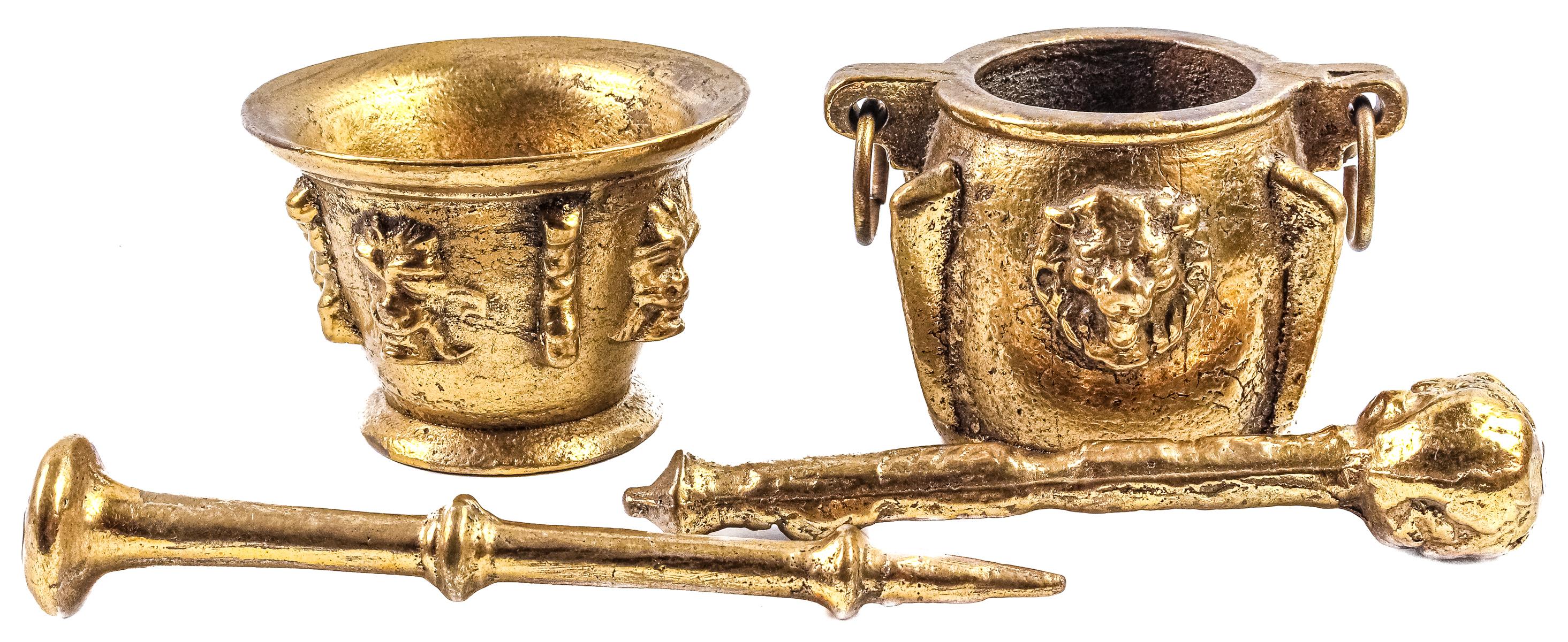 DOS MORTEROS DE BRONCE CON SU MANO