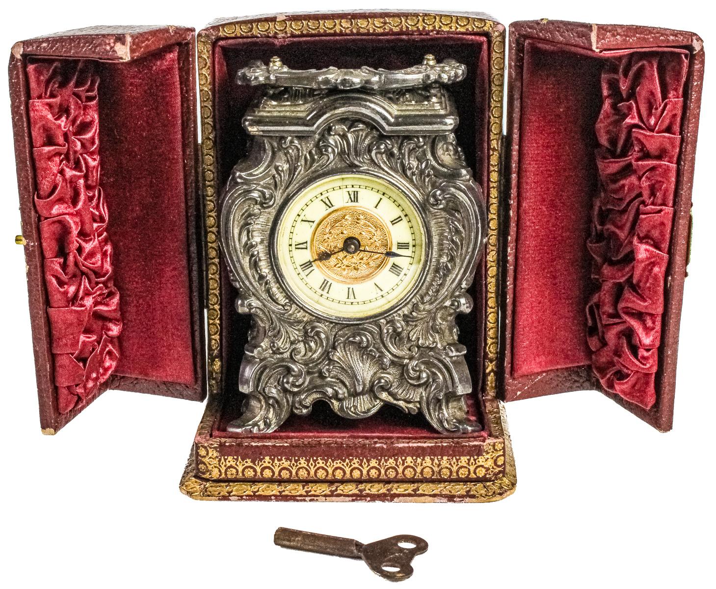 RELOJ DE SOBREMESA DE VIAJE DE PRINCIPIOS DEL S.XX