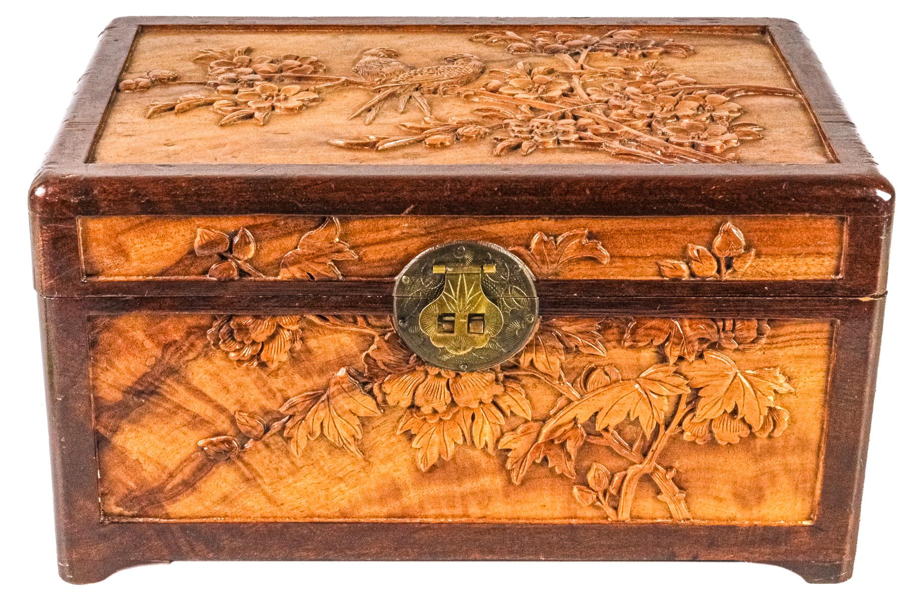 CAJA ORIENTAL DE MEDIADOS DEL S.XX.