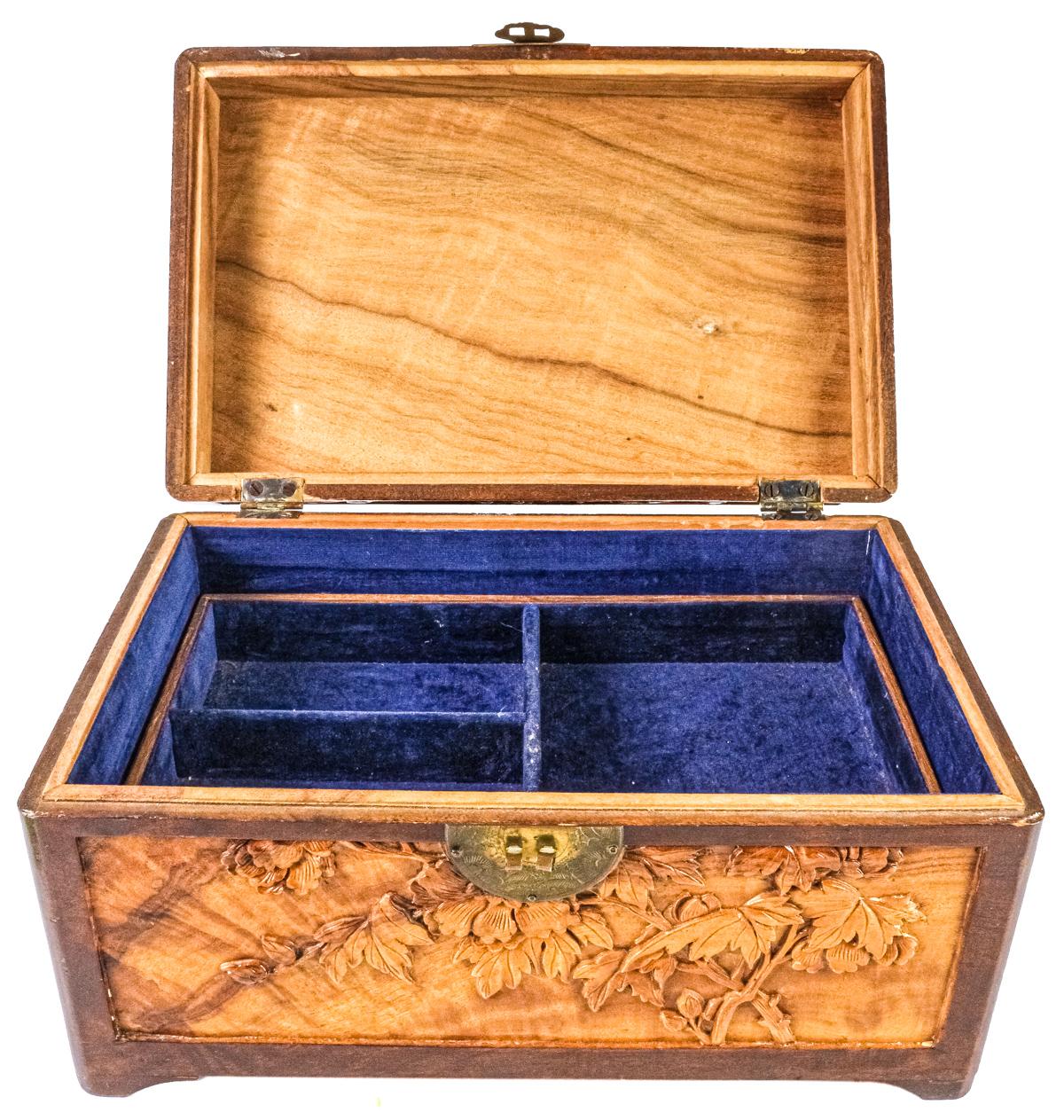 CAJA ORIENTAL DE MEDIADOS DEL S.XX.