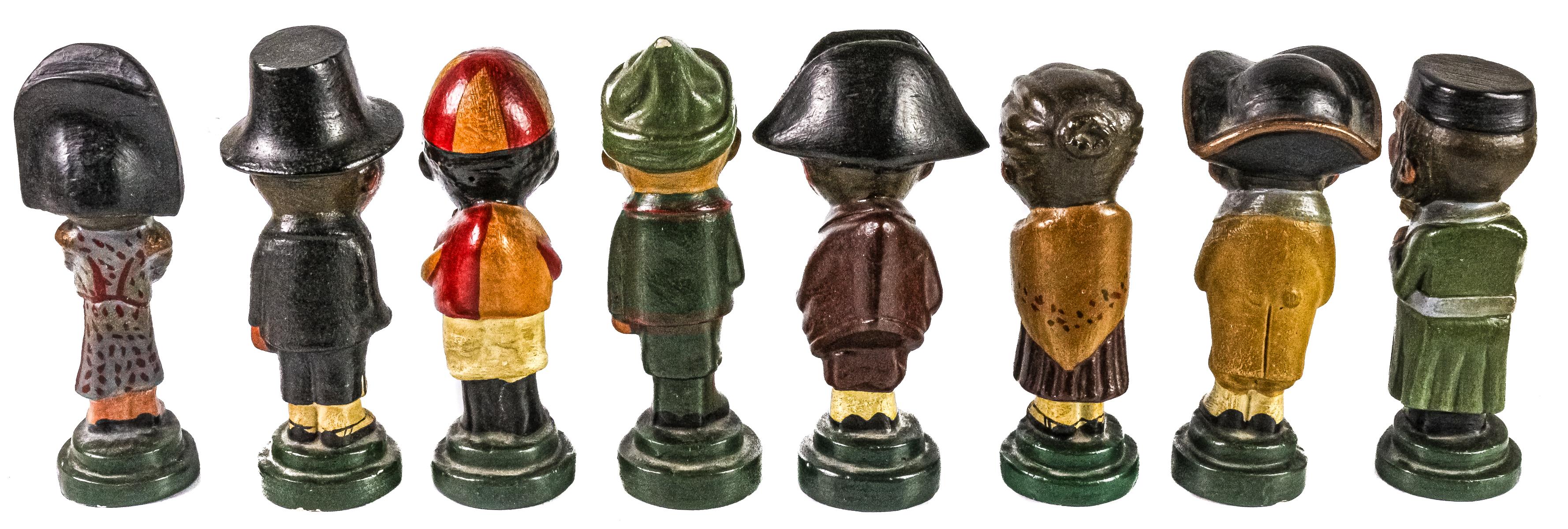 OCHO FIGURAS DE CABEZUDOS ZARAGOZANOS DE MEDIADOS DEL S.XX