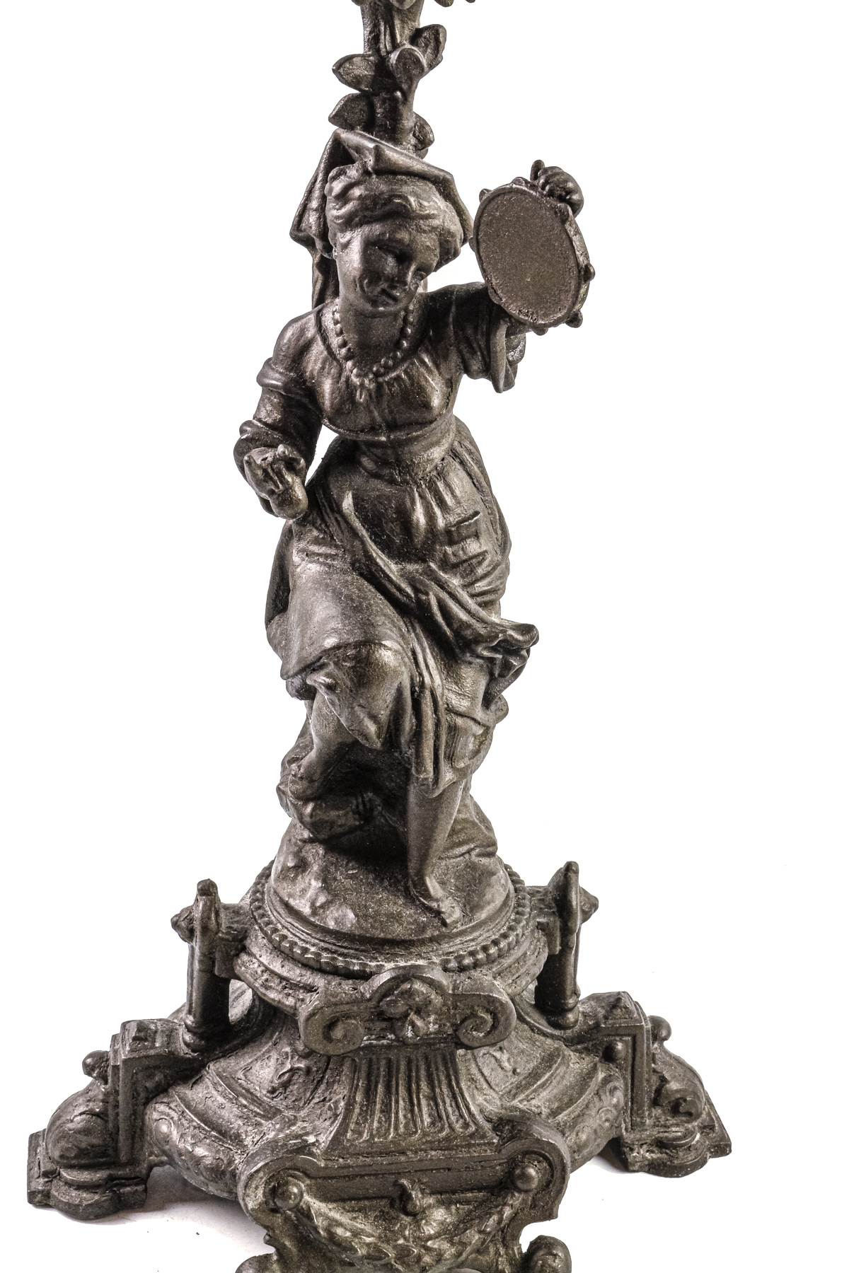 QUINQUÉ CON FIGURA DE JOVEN MÚSICA