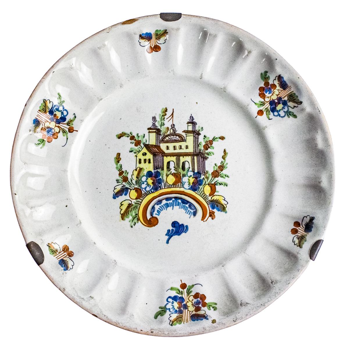 PLATO EN CERÁMICA  DE ALCORA DEL S. XIX