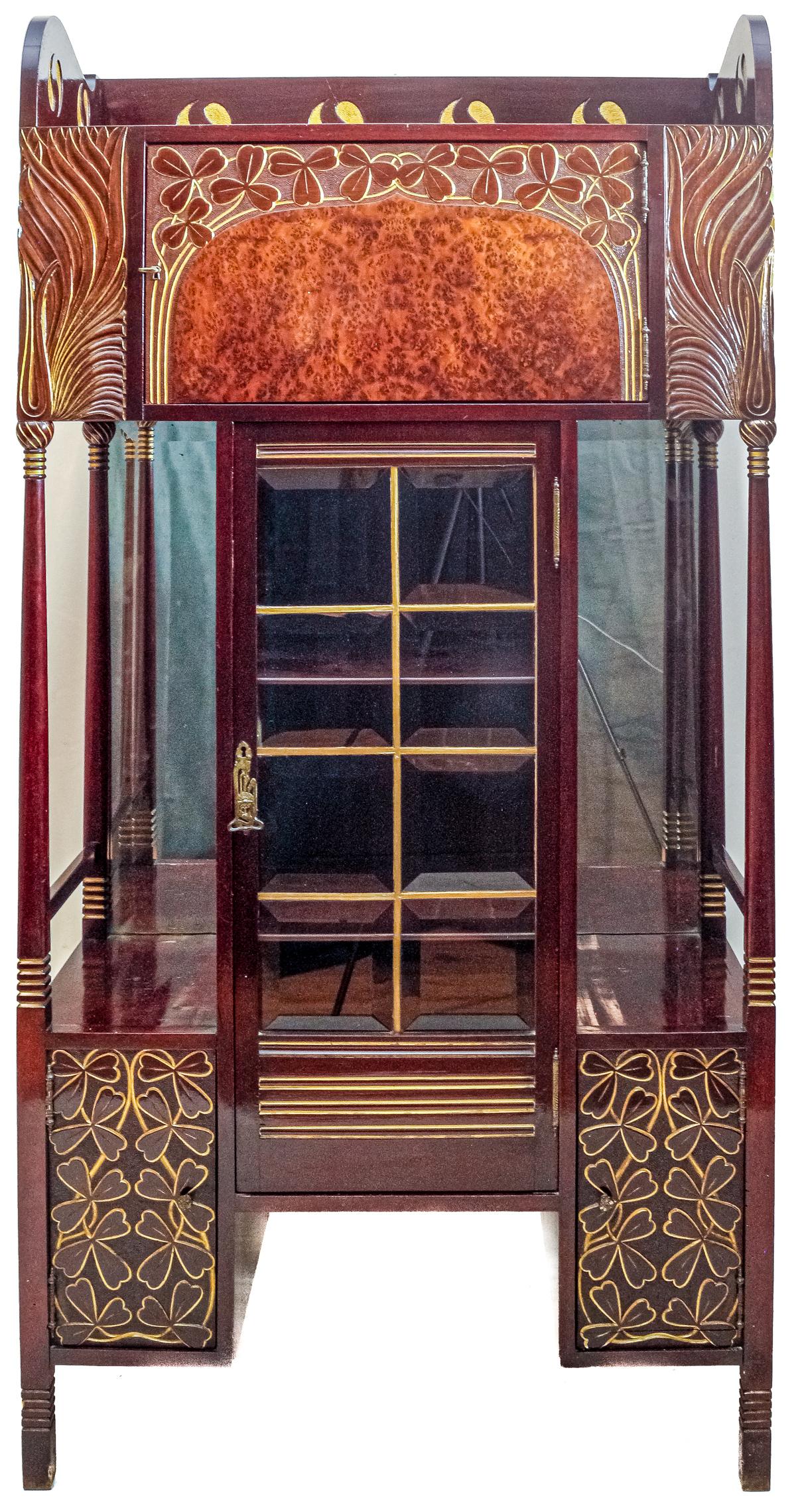 VITRINA MODERNISTA CIRCA 1900