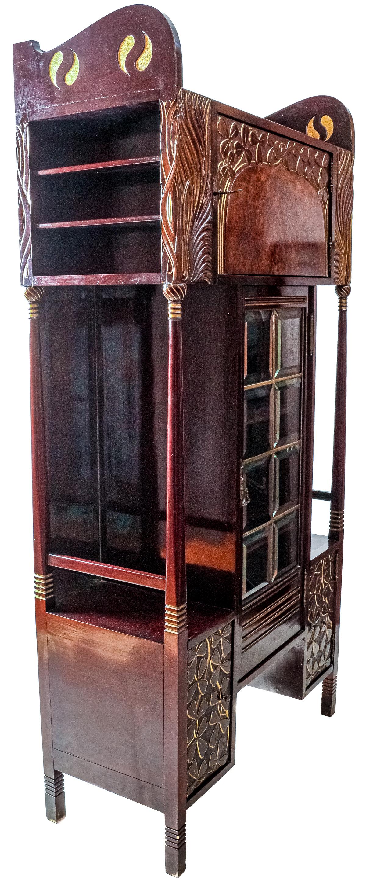 VITRINA MODERNISTA CIRCA 1900
