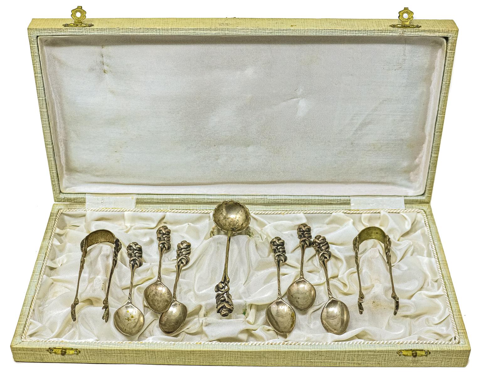 CONJUNTO DE CUCHARITAS Y PINZAS EN PLATA