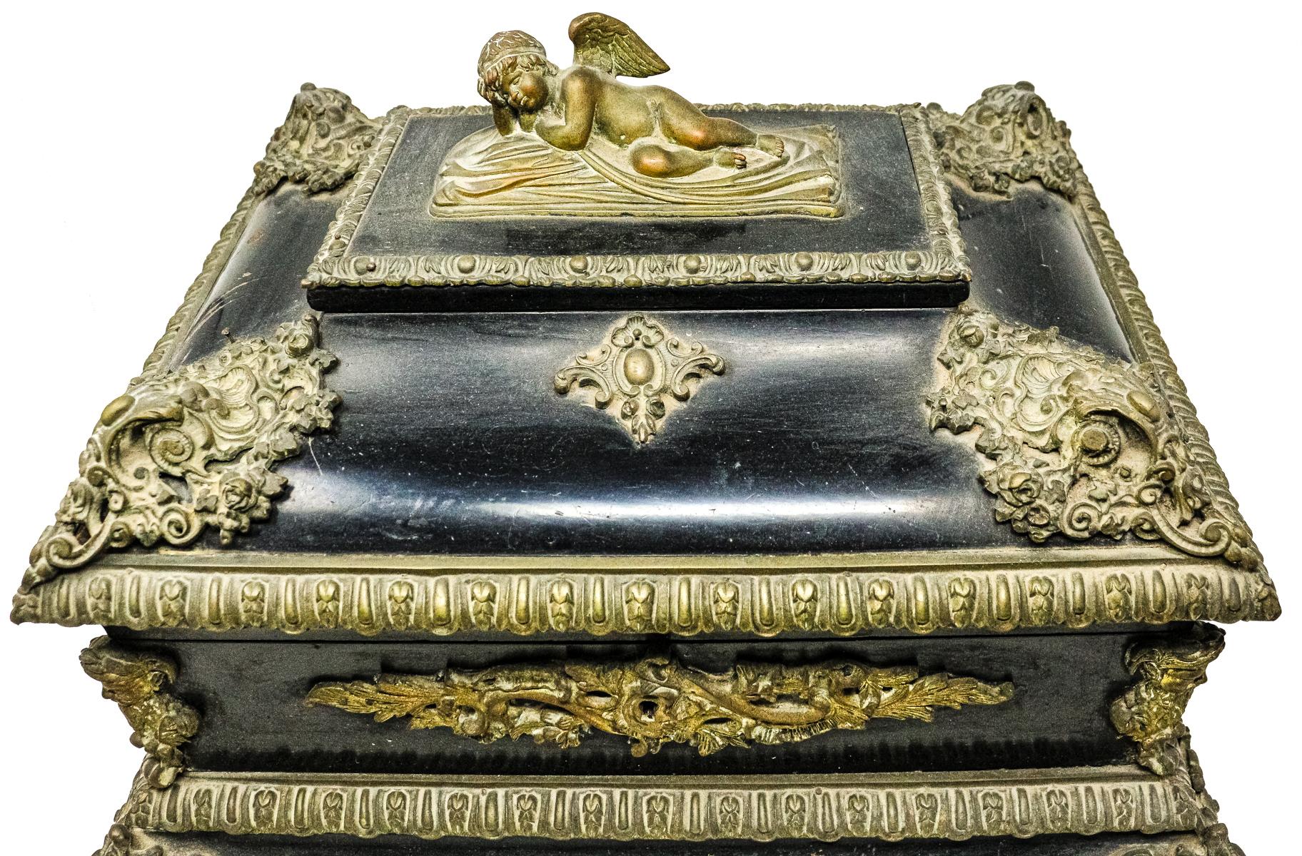 CAJA COSTURERO DE FINALES DEL S.XIX