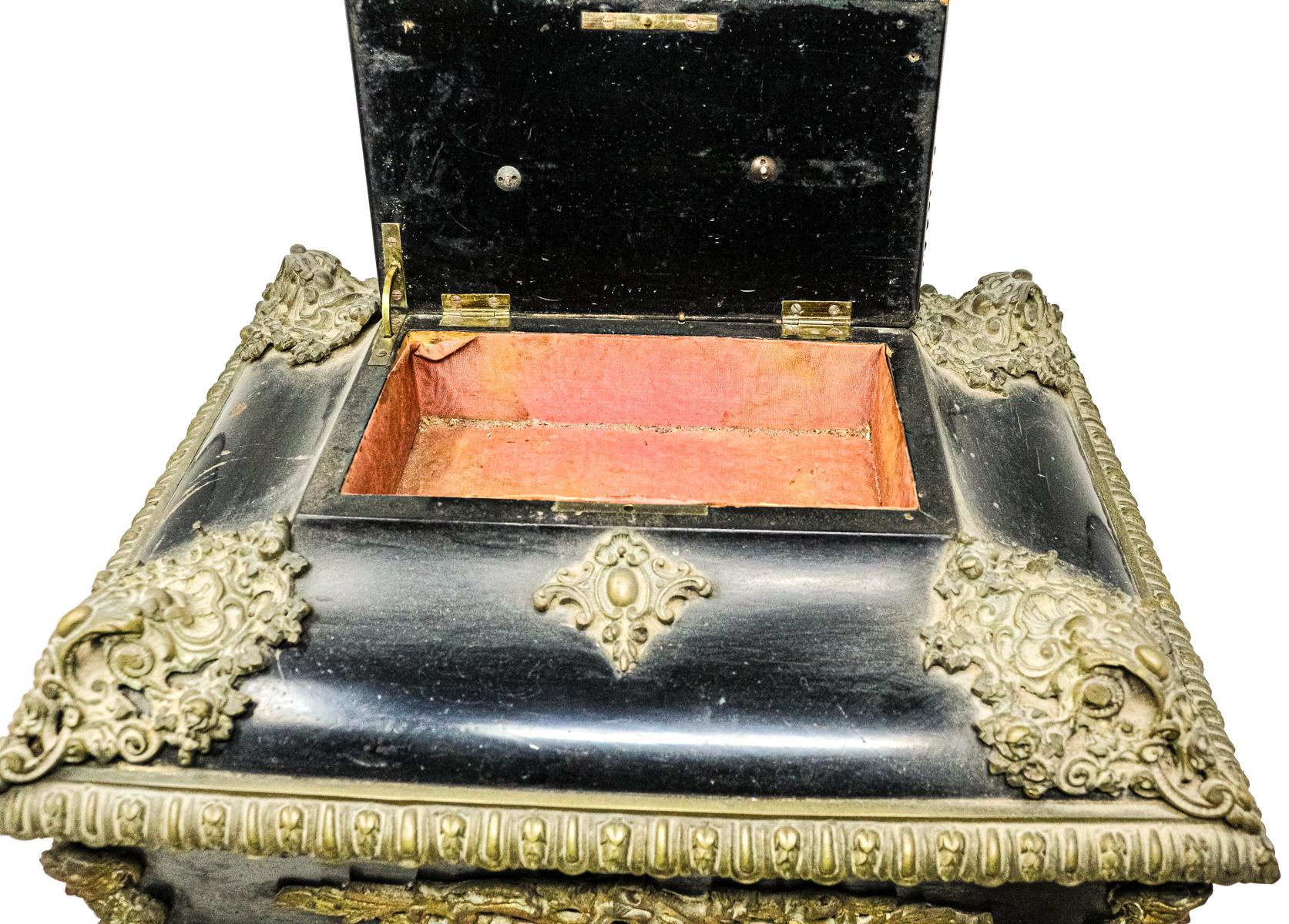 CAJA COSTURERO DE FINALES DEL S.XIX