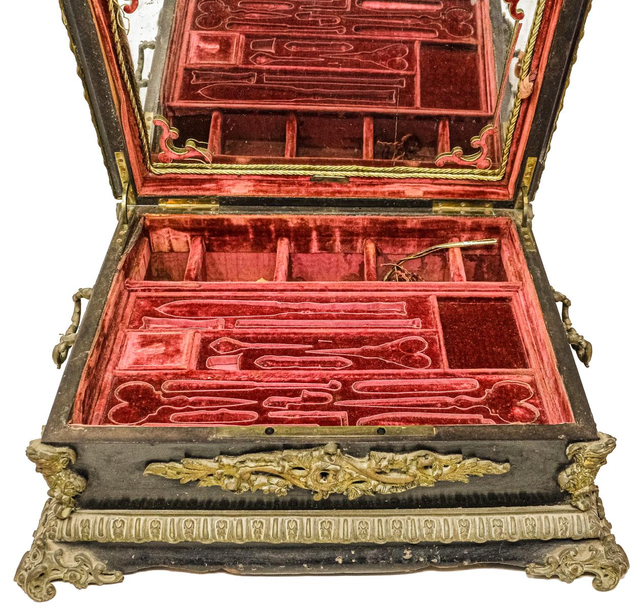 CAJA COSTURERO DE FINALES DEL S.XIX
