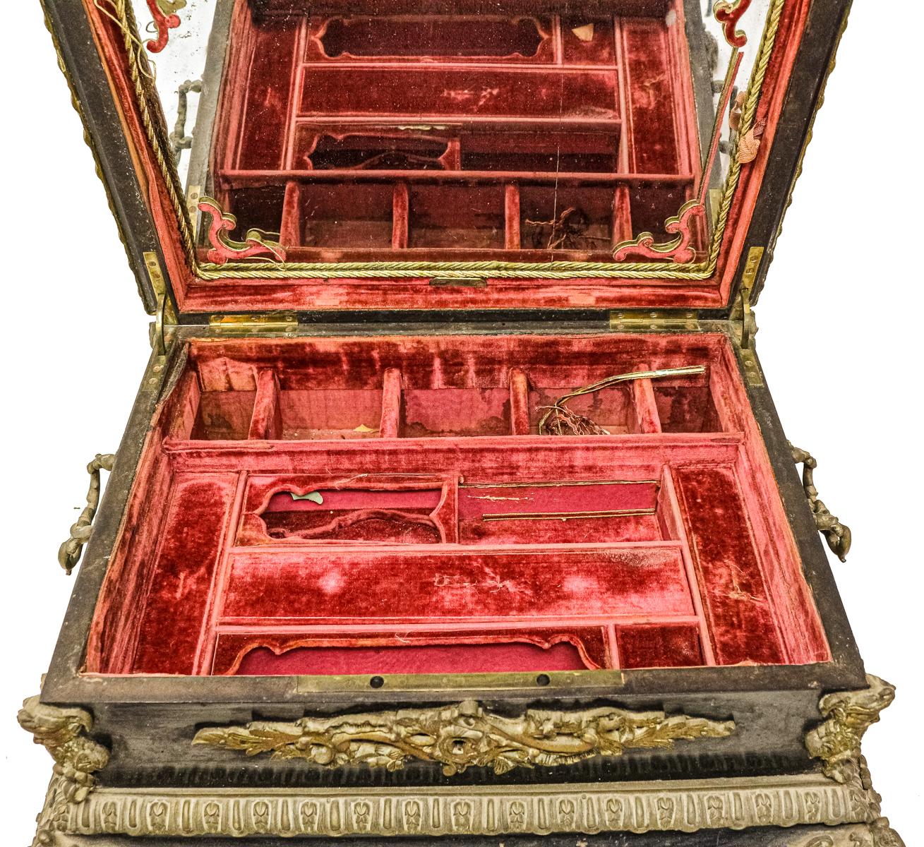 CAJA COSTURERO DE FINALES DEL S.XIX