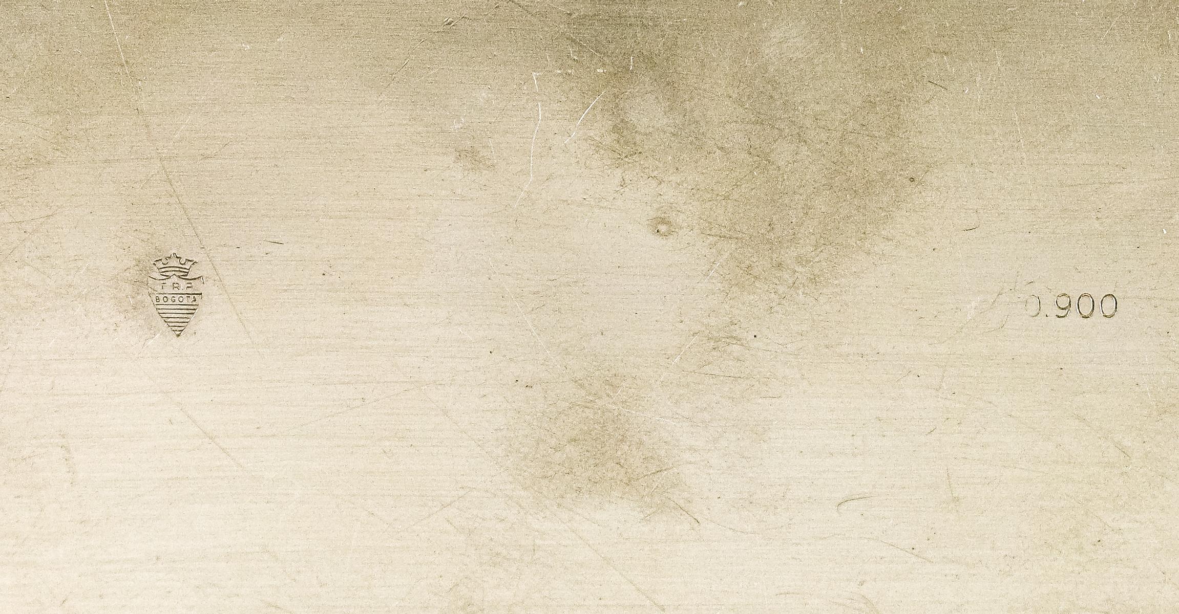 BANDEJA CIRCULAR CON PERFIL LABRADO