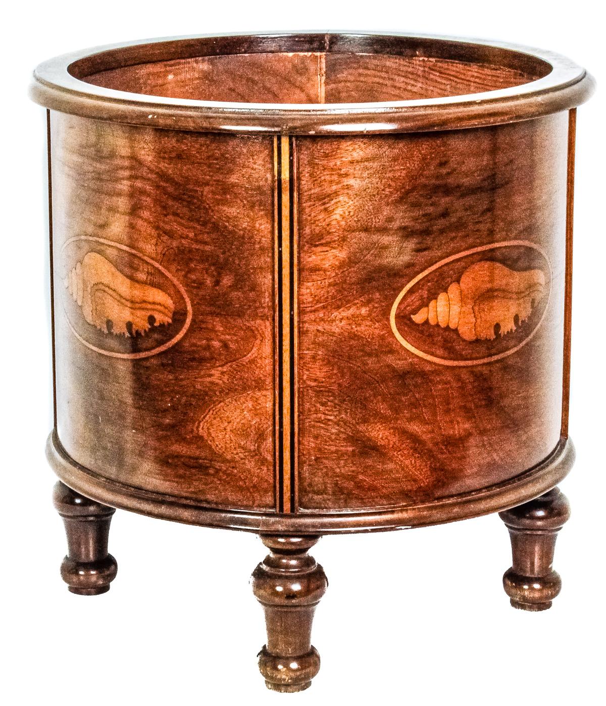 MACETERO DE ESTILO EDUARDIANO