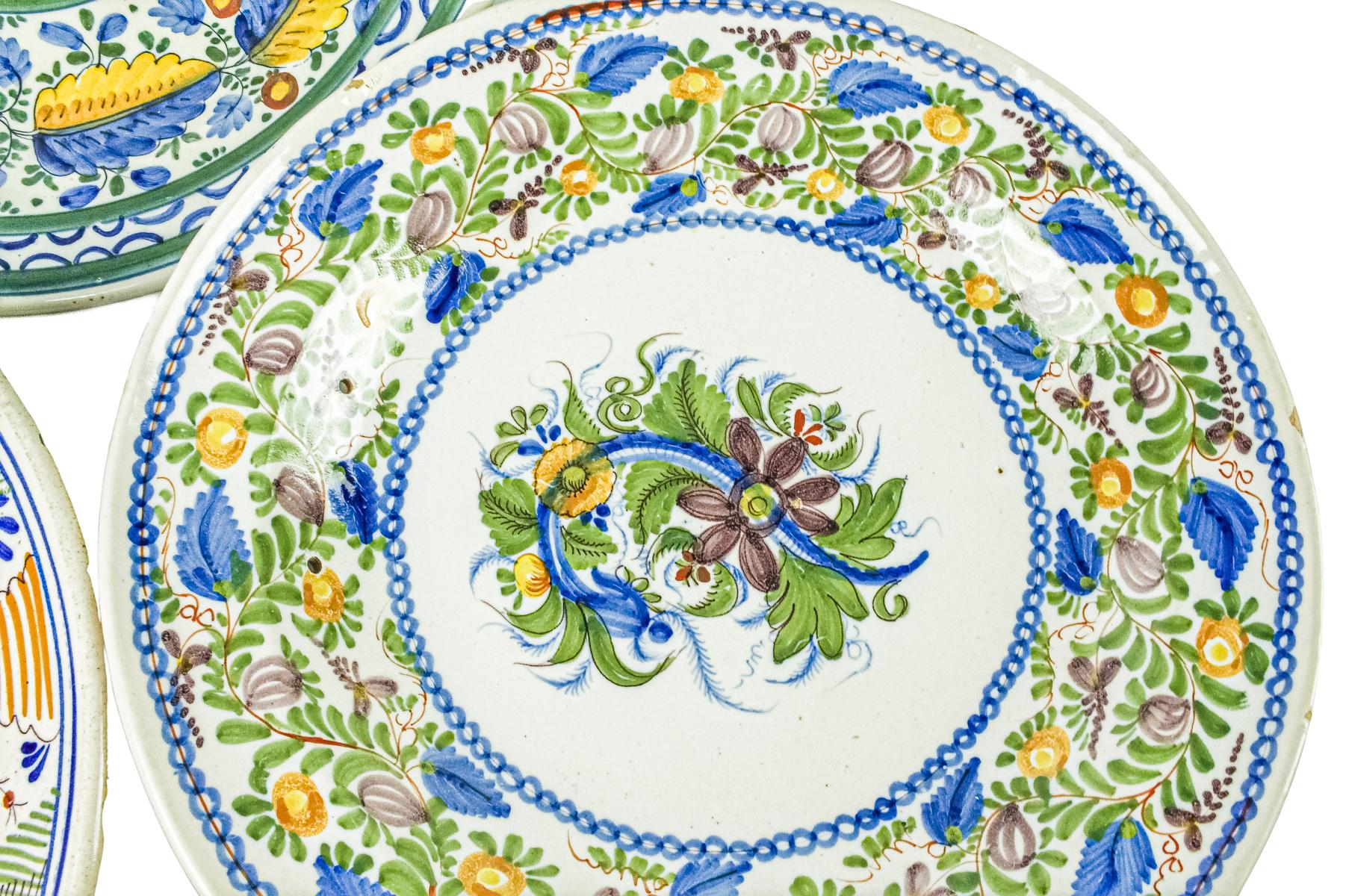 TRES PLATOS PORCELANA DE MANISES DE PRINCIPIOS DEL S.XX