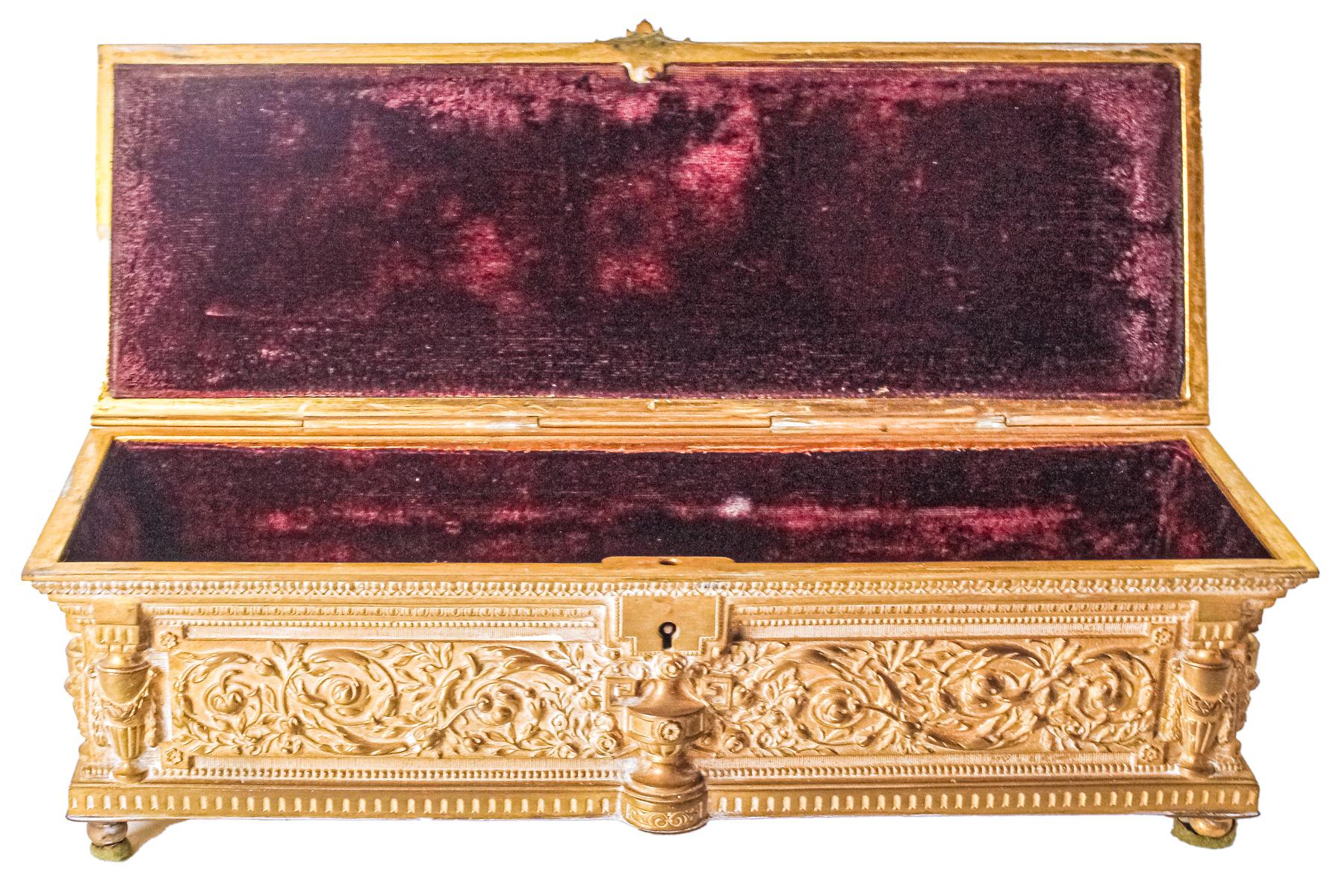 CAJA JOYERO DE BRONCE DEL PRIMER TERCIO DE SIGLO XX