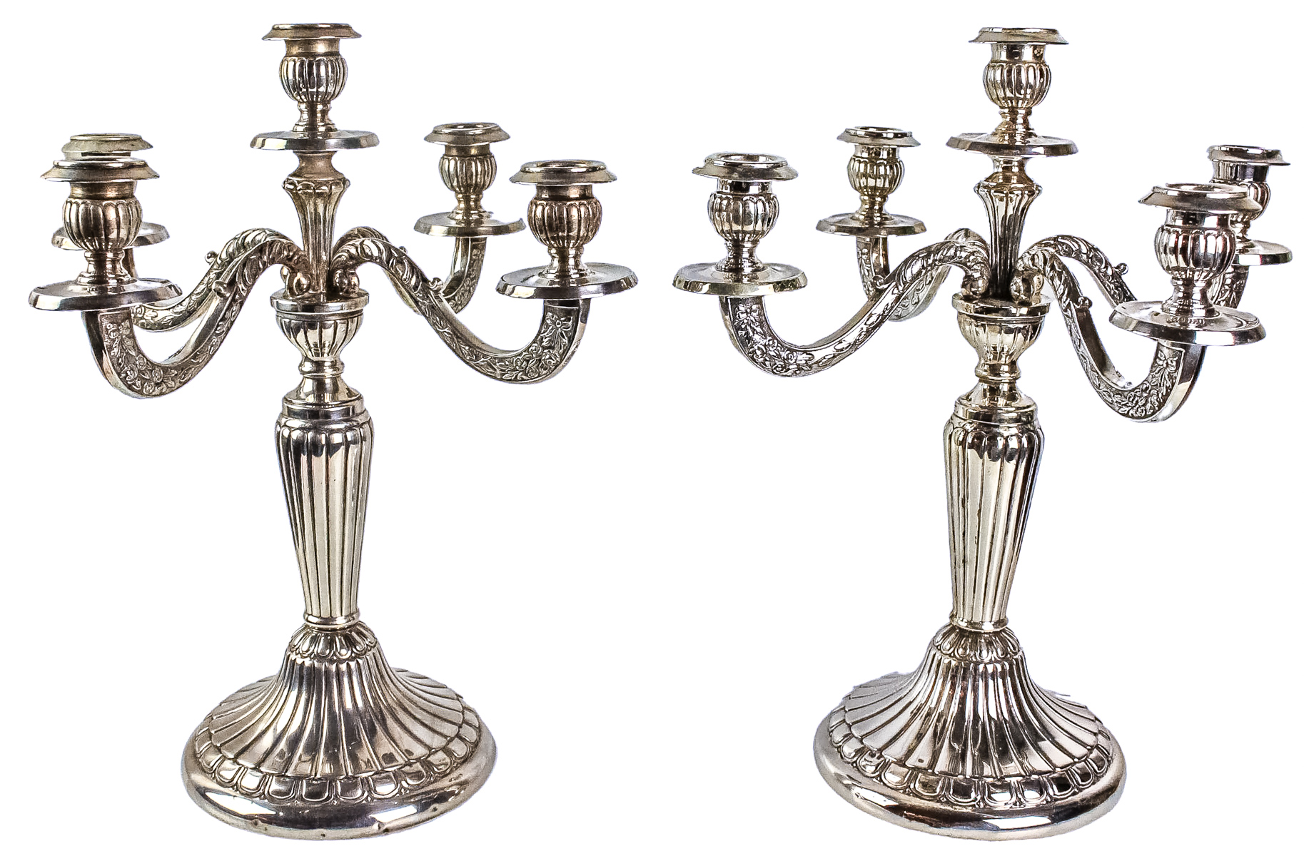 PAREJA DE CANDELABROS EN PLATA DE MEDIADOS DEL S.XX