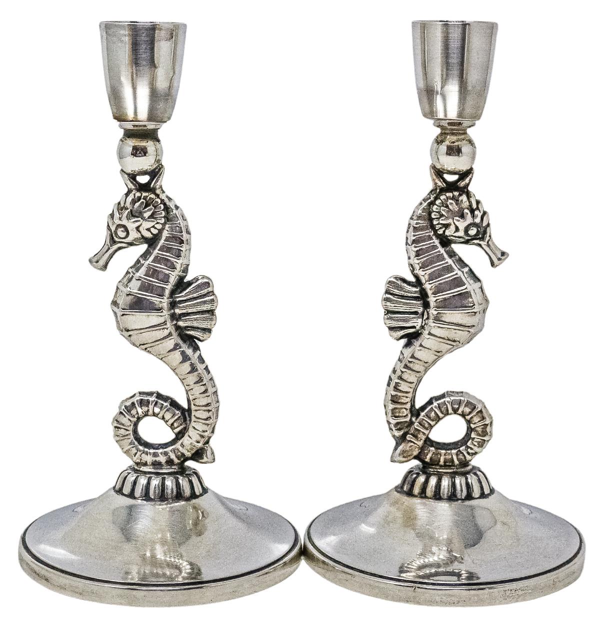 PAREJA DE CANDELEROS DE PLATA 