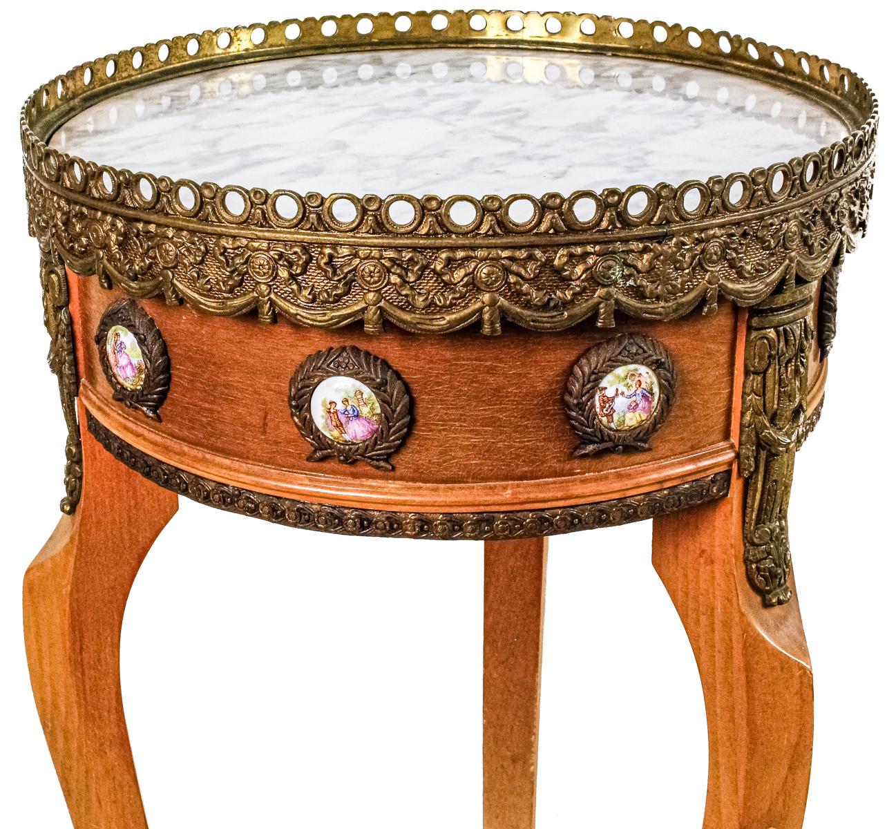 MESITA AUXILIAR CIRCULAR DE LOS AÑOS 70