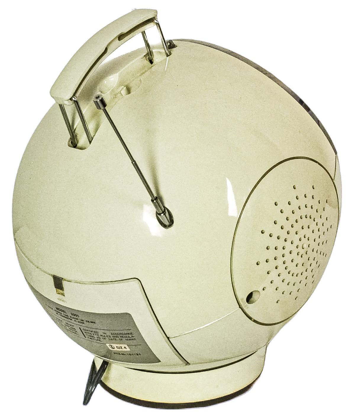 RADIO CASSETE "WELTRON 2001. SPACE BALL"