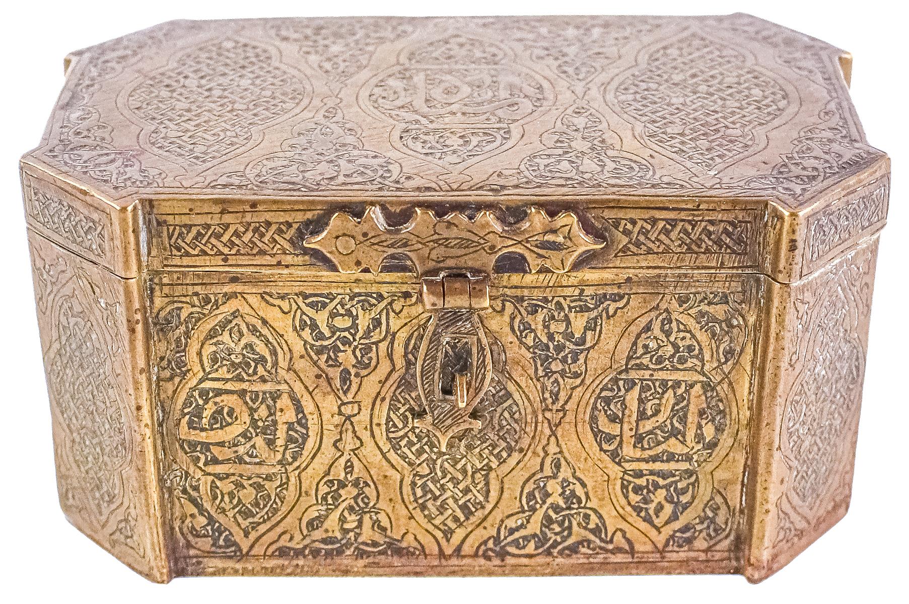 CAJA INDIA DEL PRIMER TERCIO DEL S.XX