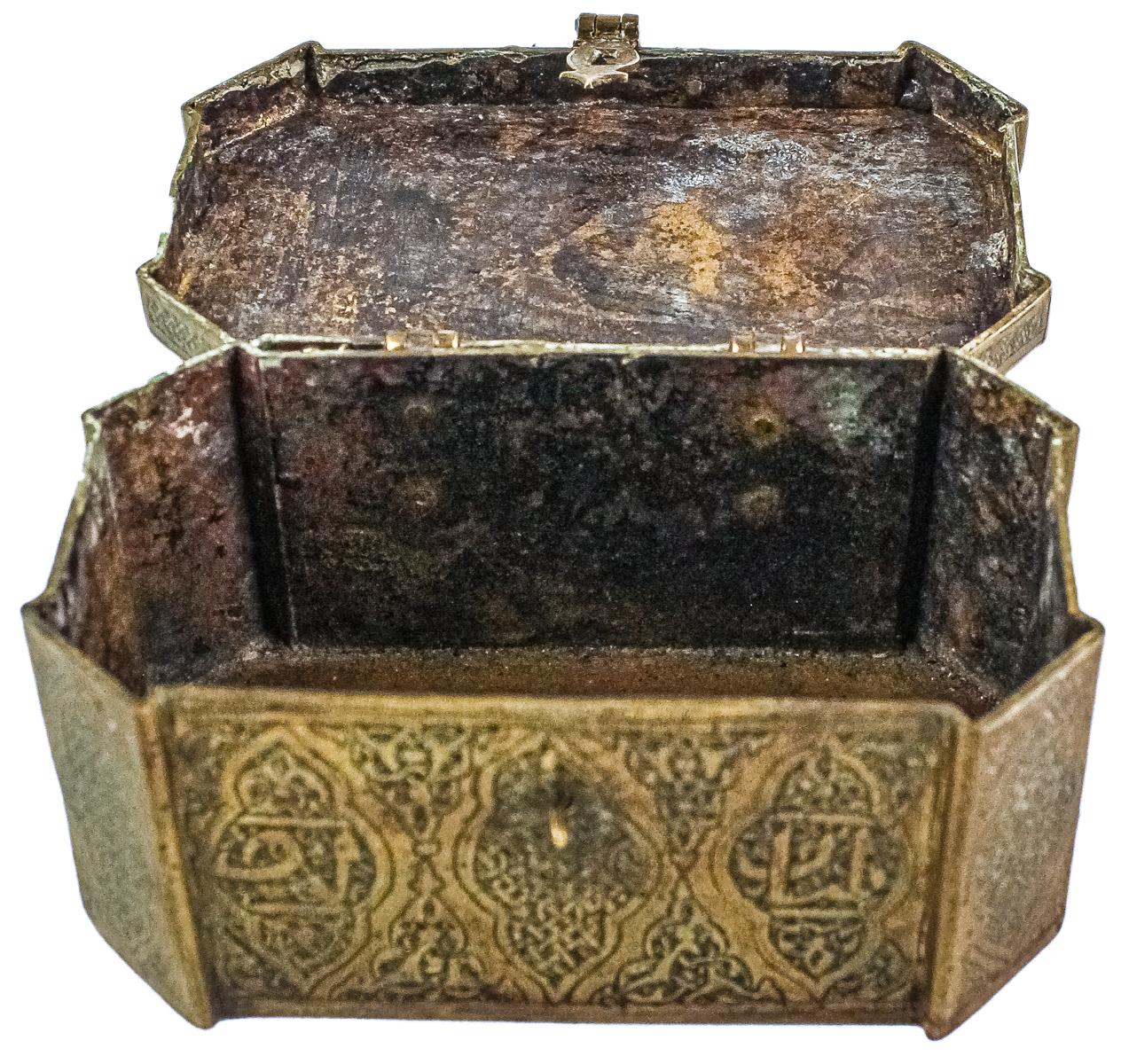 CAJA INDIA DEL PRIMER TERCIO DEL S.XX