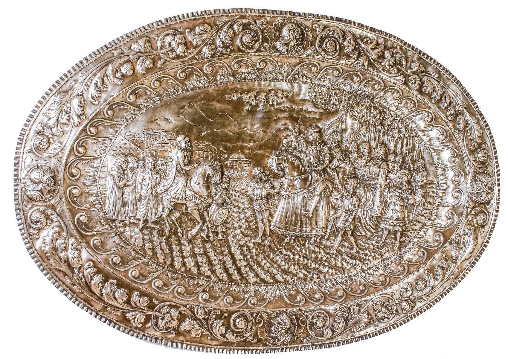 GRAN PLATO DECORATIVO DE METAL PLATEADO