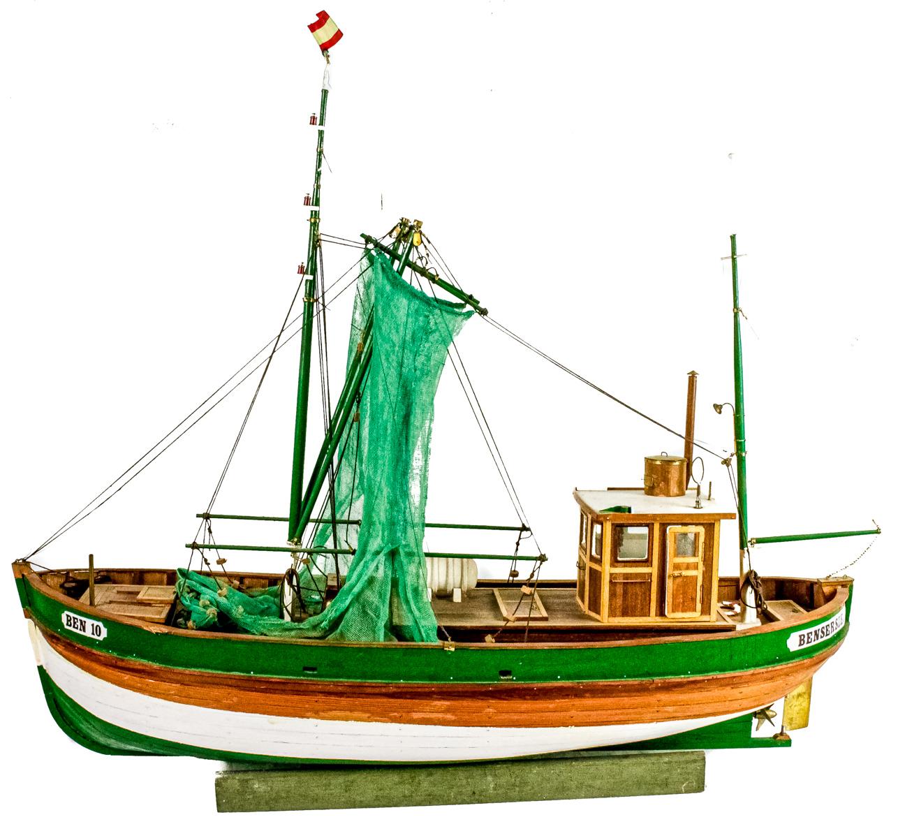 MAQUETA DE BARCO PESQUERO DE MEDIADOS DEL S.XX