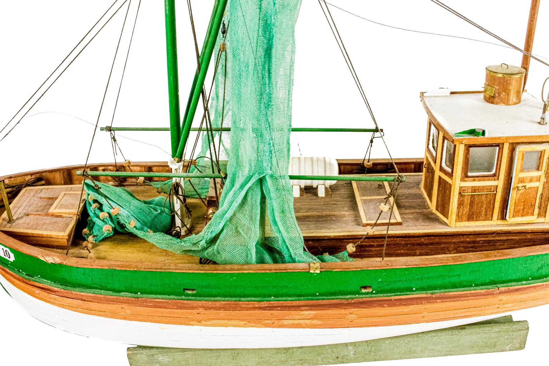 MAQUETA DE BARCO PESQUERO DE MEDIADOS DEL S.XX