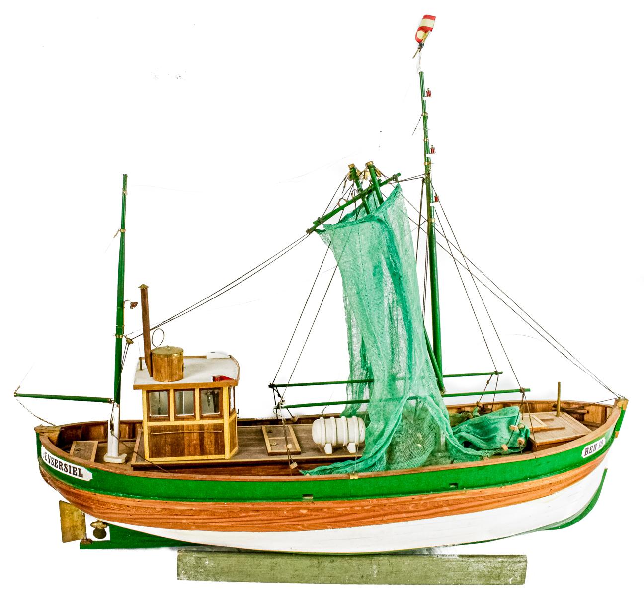 MAQUETA DE BARCO PESQUERO DE MEDIADOS DEL S.XX