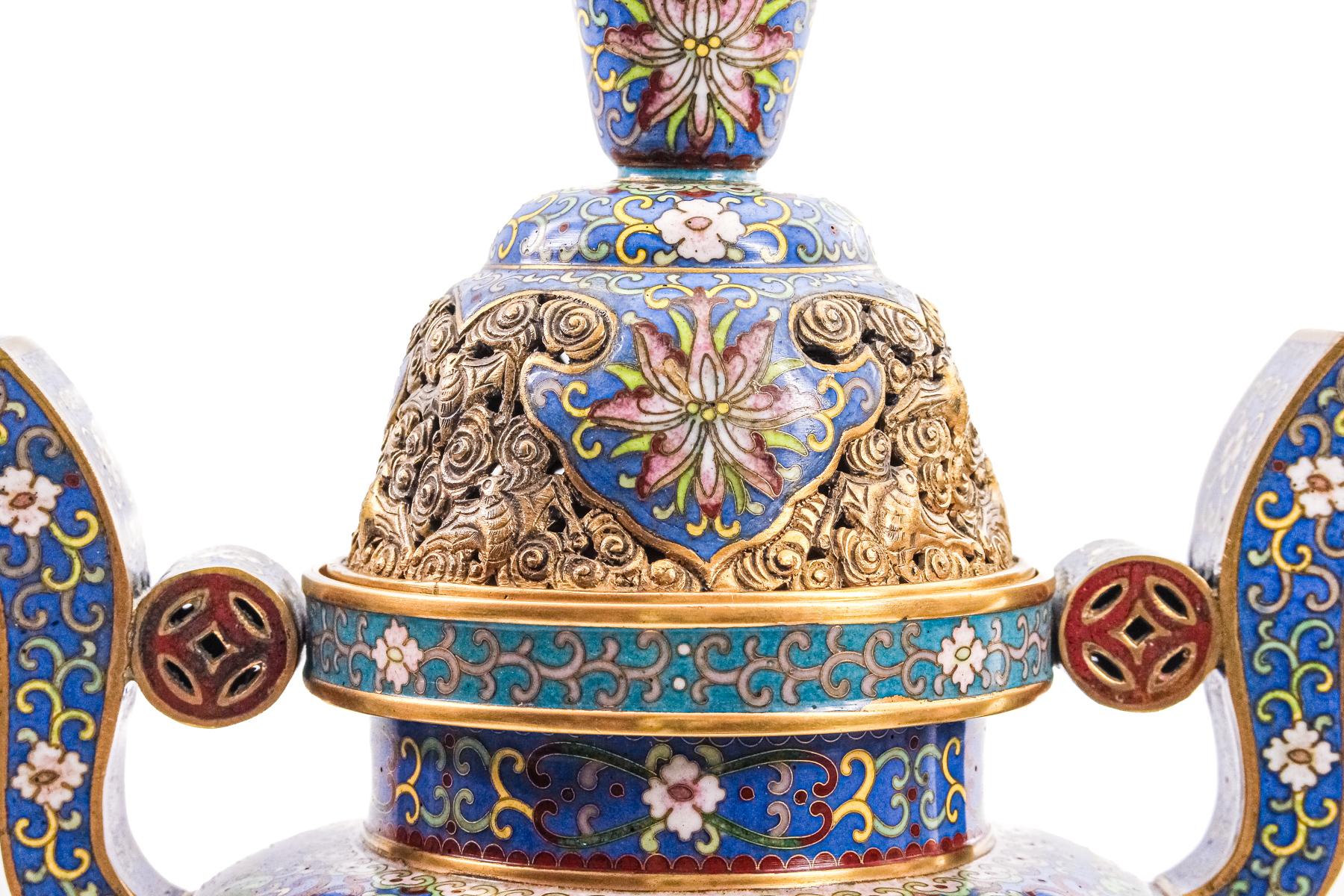 TIBOR Y DOS JARRONES CHINOS EN ESMALTE CLOISONÉ