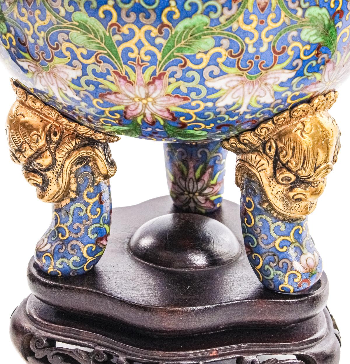 TIBOR Y DOS JARRONES CHINOS EN ESMALTE CLOISONÉ