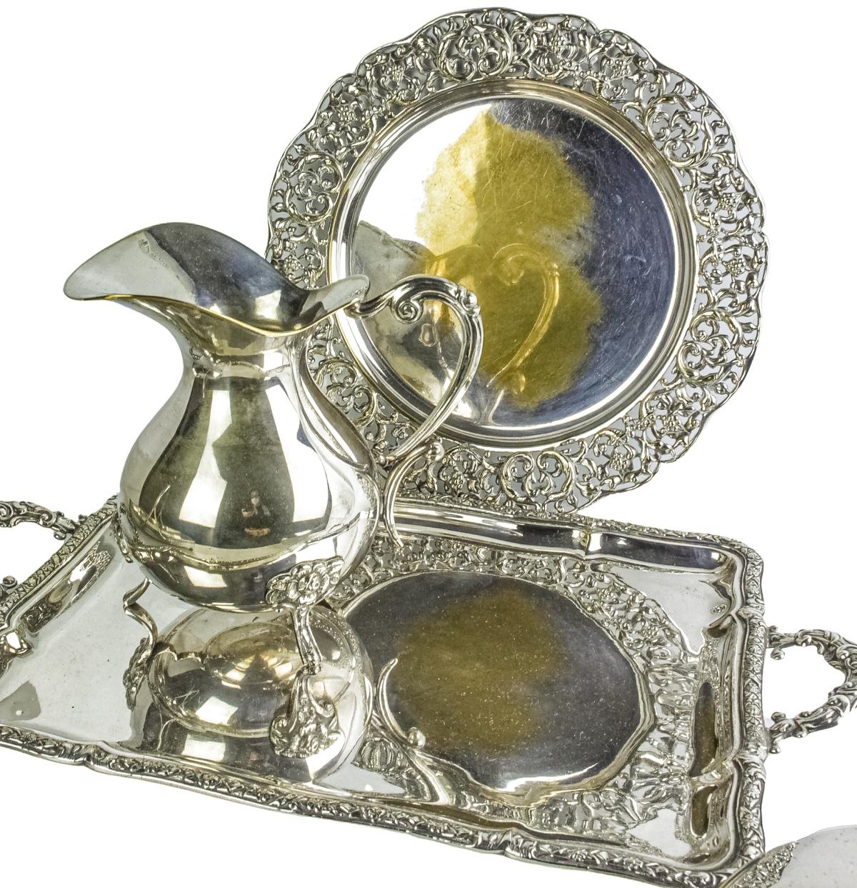 LOTE DE PIEZAS EN METAL PLATEADO