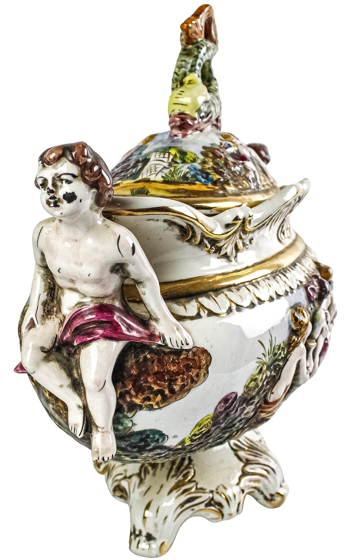 SOPERA EN PORCELANA CAPODIMONTE