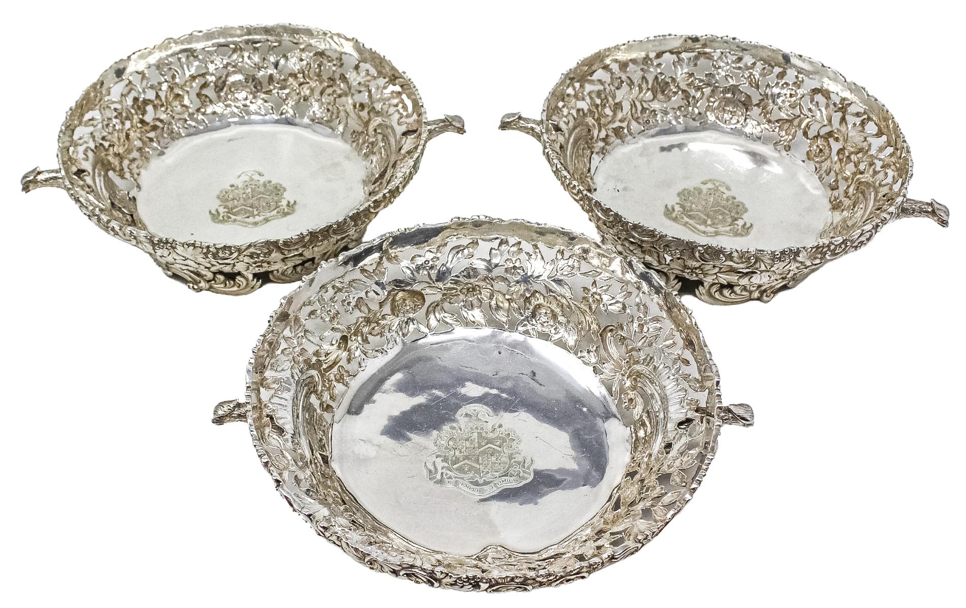 TRES CENTROS DE MESA EN PLATA CIRCA 1781