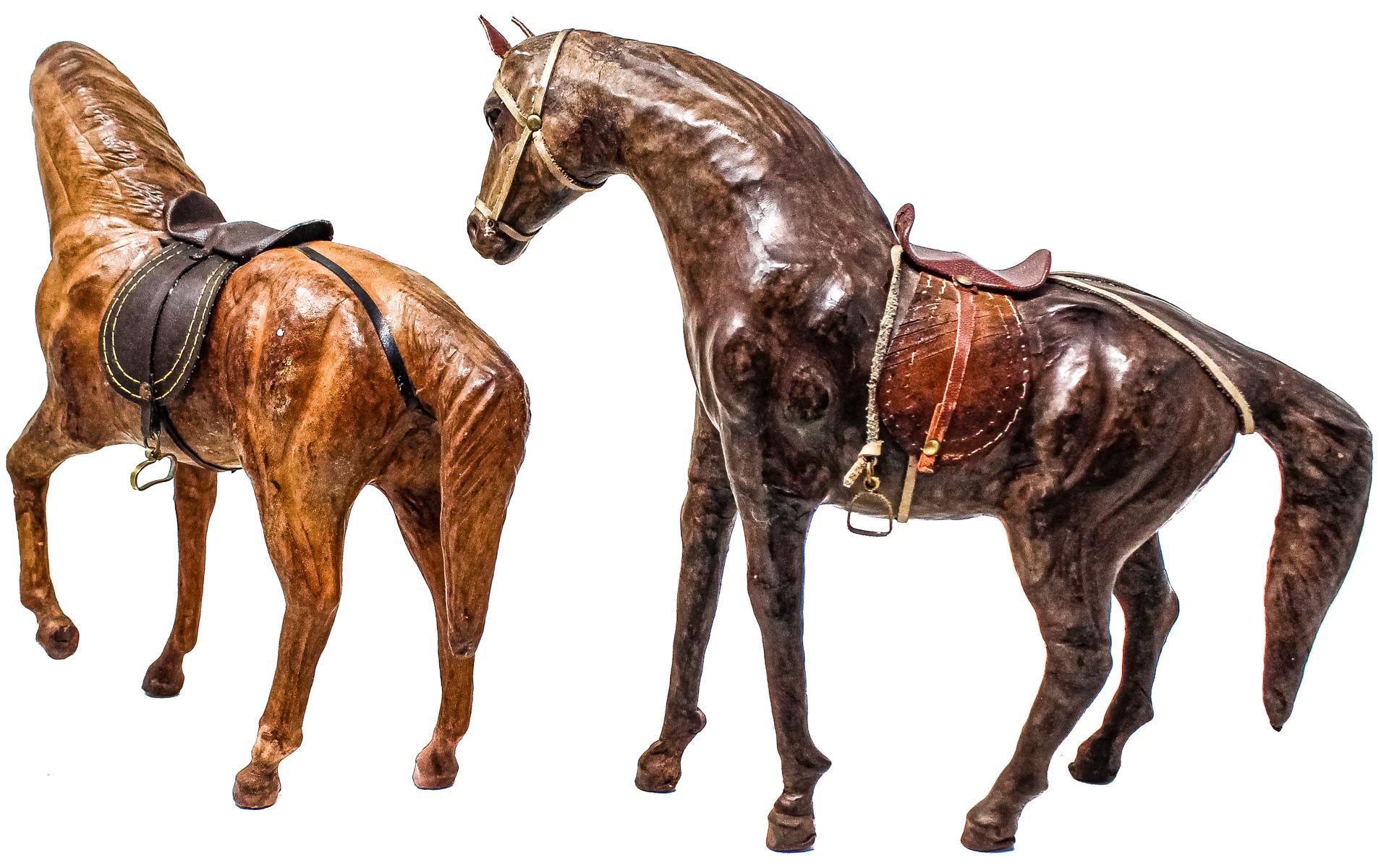 DOS FIGURAS DE CABALLOS 