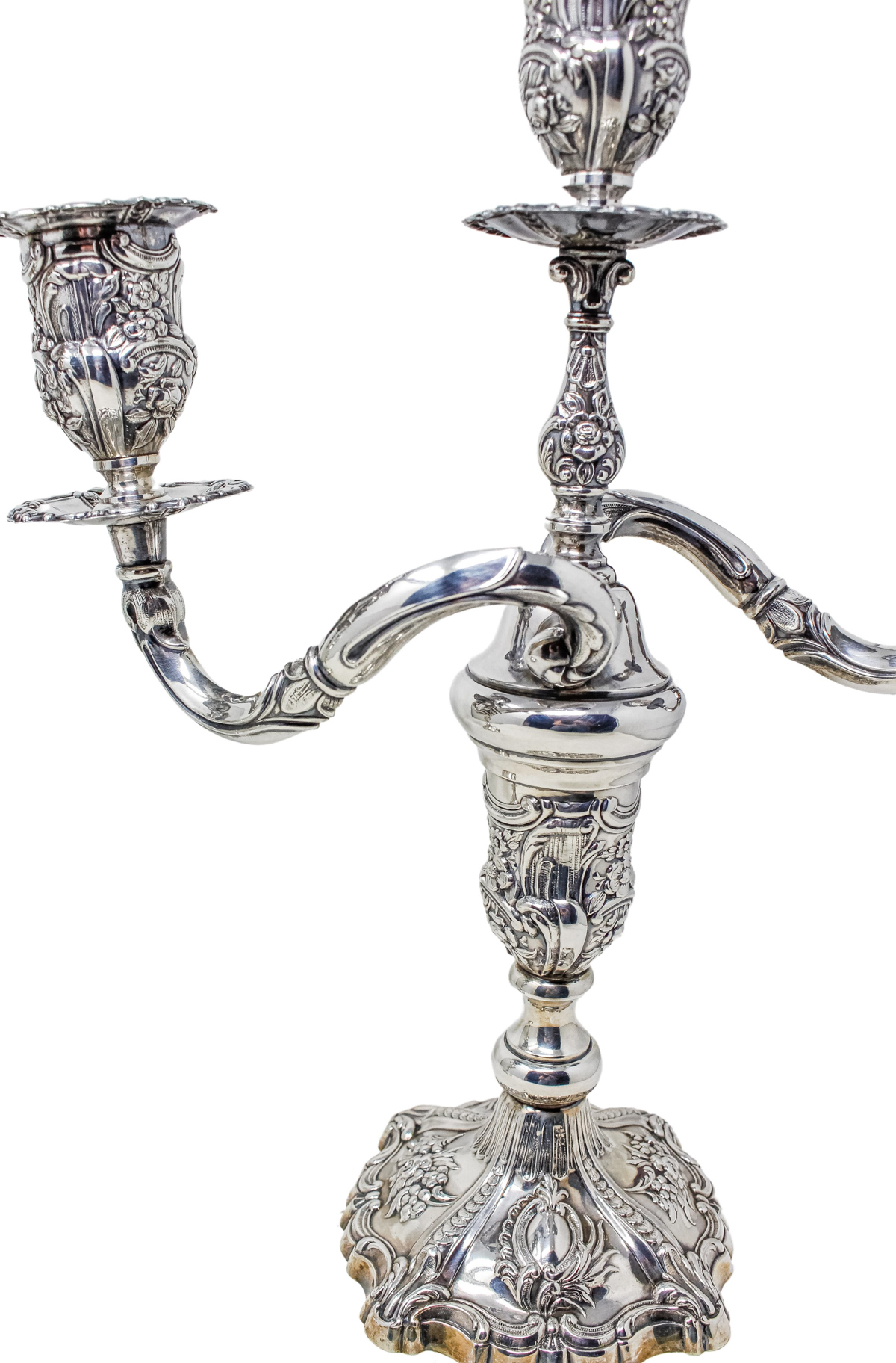 PAREJA DE CANDELABROS DE PLATA