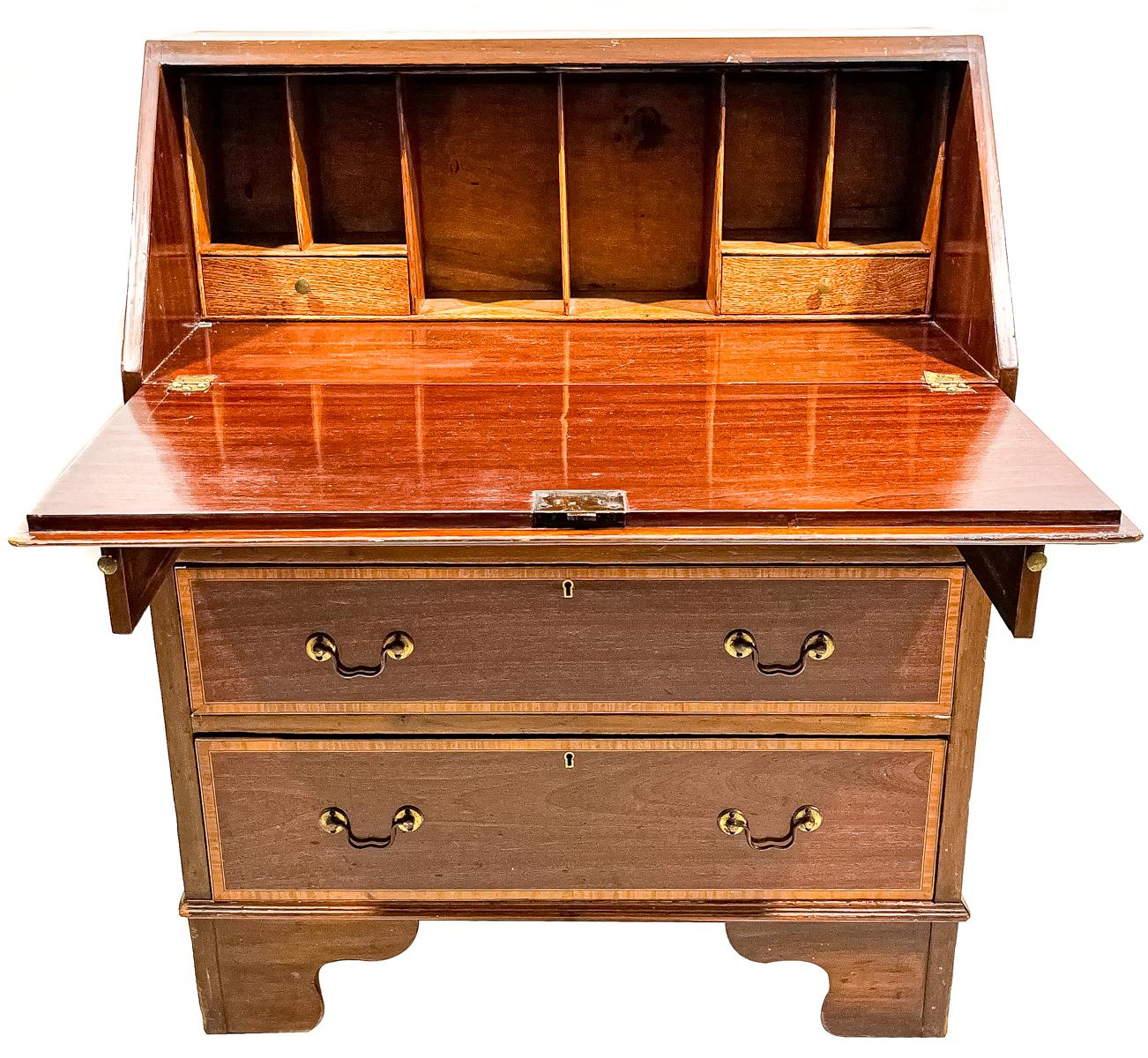 PEQUEÑO MUEBLE CANTERANO DE ESTILO EDUARDIANO