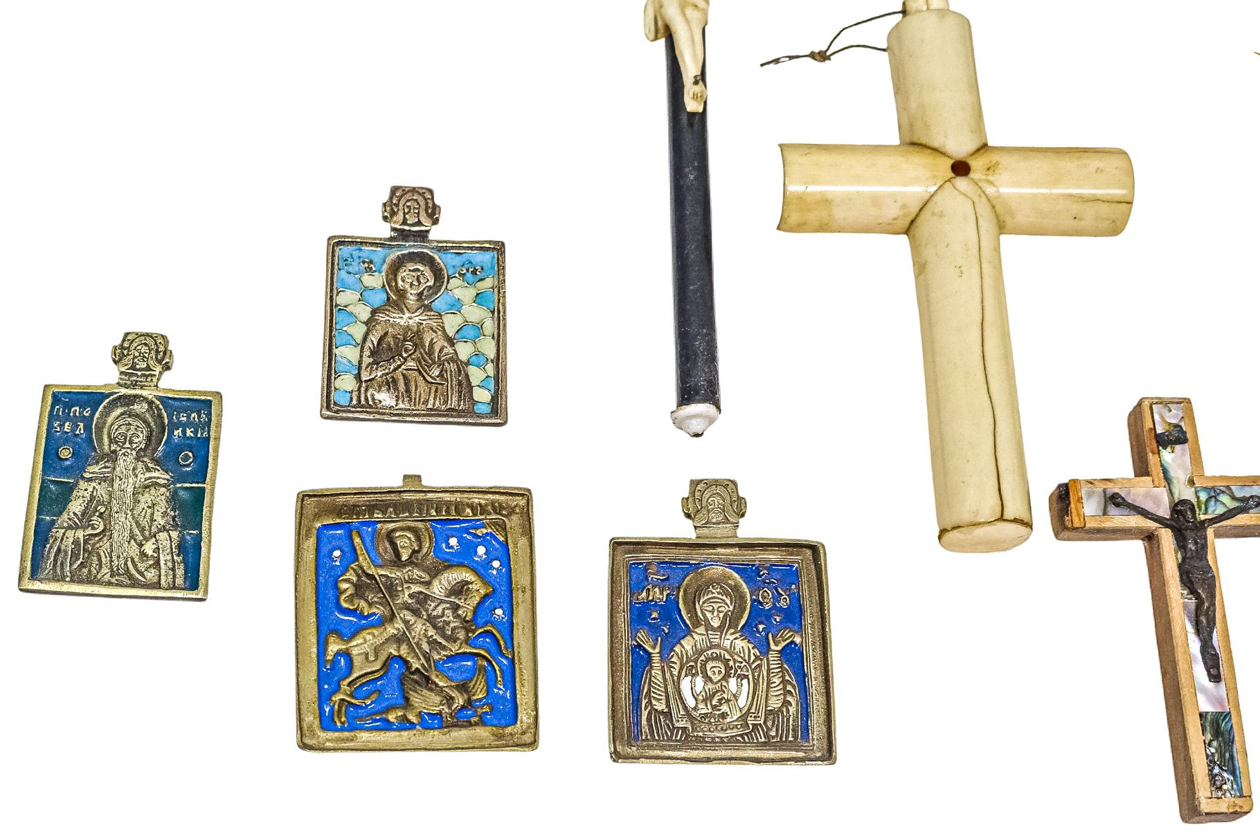 COLECCIÓN DE OBJETOS  RELIGIOSOS DE LOS SIGLOS XIX-XX 