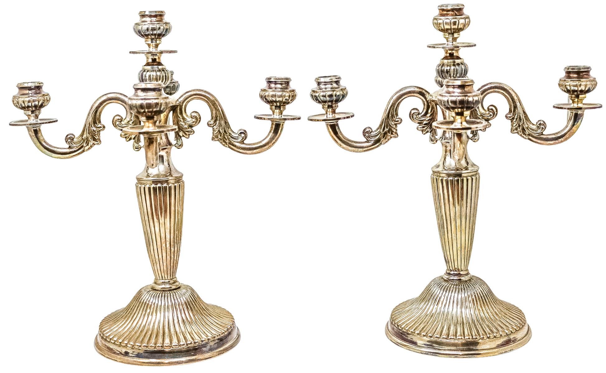 PAREJA DE CANDELABROS DE PLATA