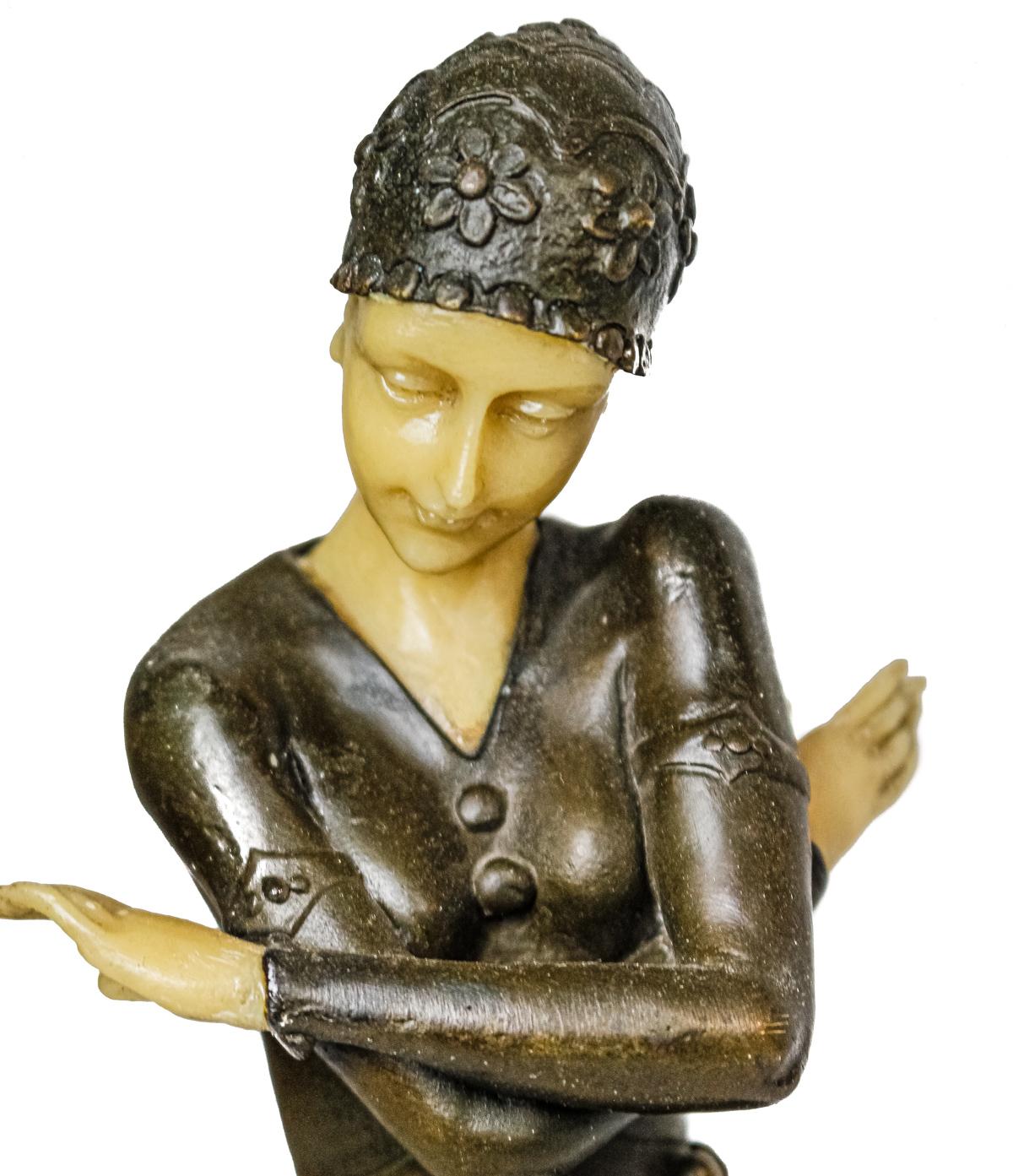 FIGURA DE ESTILO ART NOUVEAU