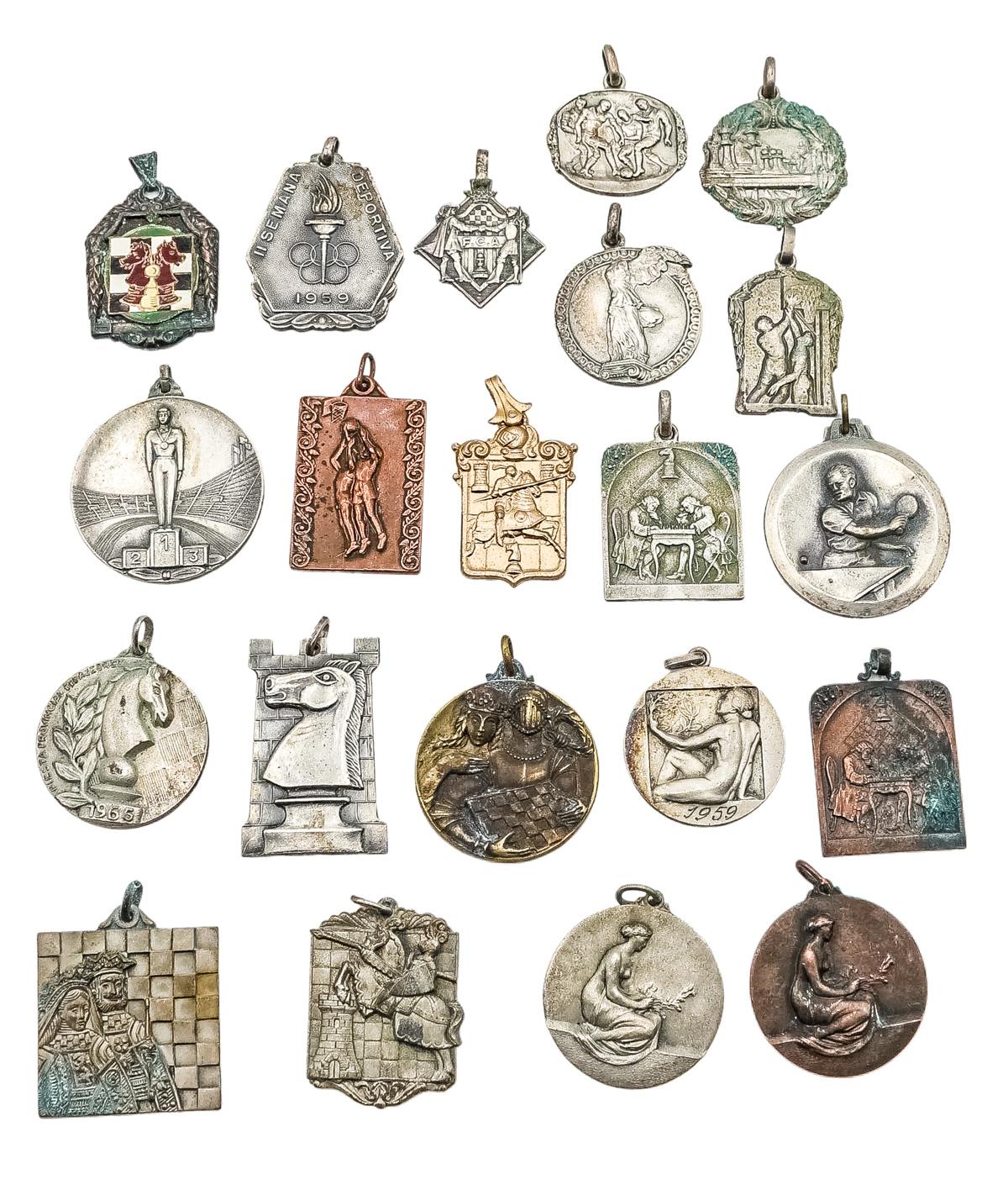 COLECCIÓN DE MEDALLAS DEPORTIVAS DE PPS. Y MEDIADOS S.XX