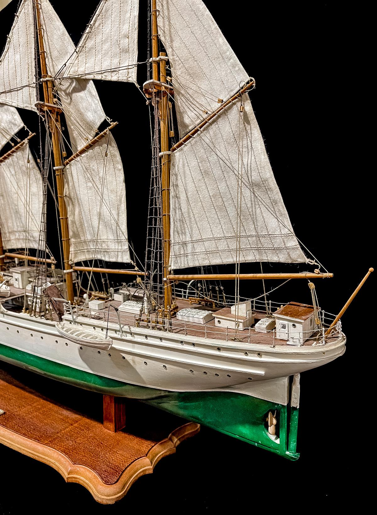 MAQUETA DE BARCO "JUAN SEBASTIAN EL CANO"