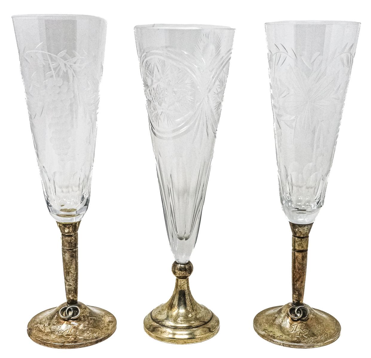 TRES COPAS DE CRISTAL CON BASES DE PLATA