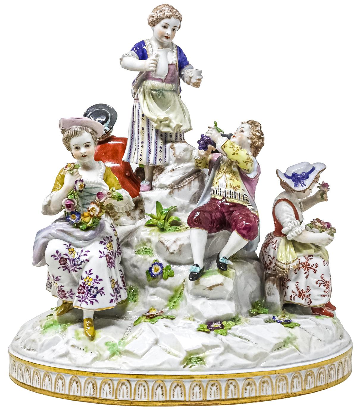 FIGURA EN PORCELANA DEL SEGUNDO TERCIO DEL S.XX