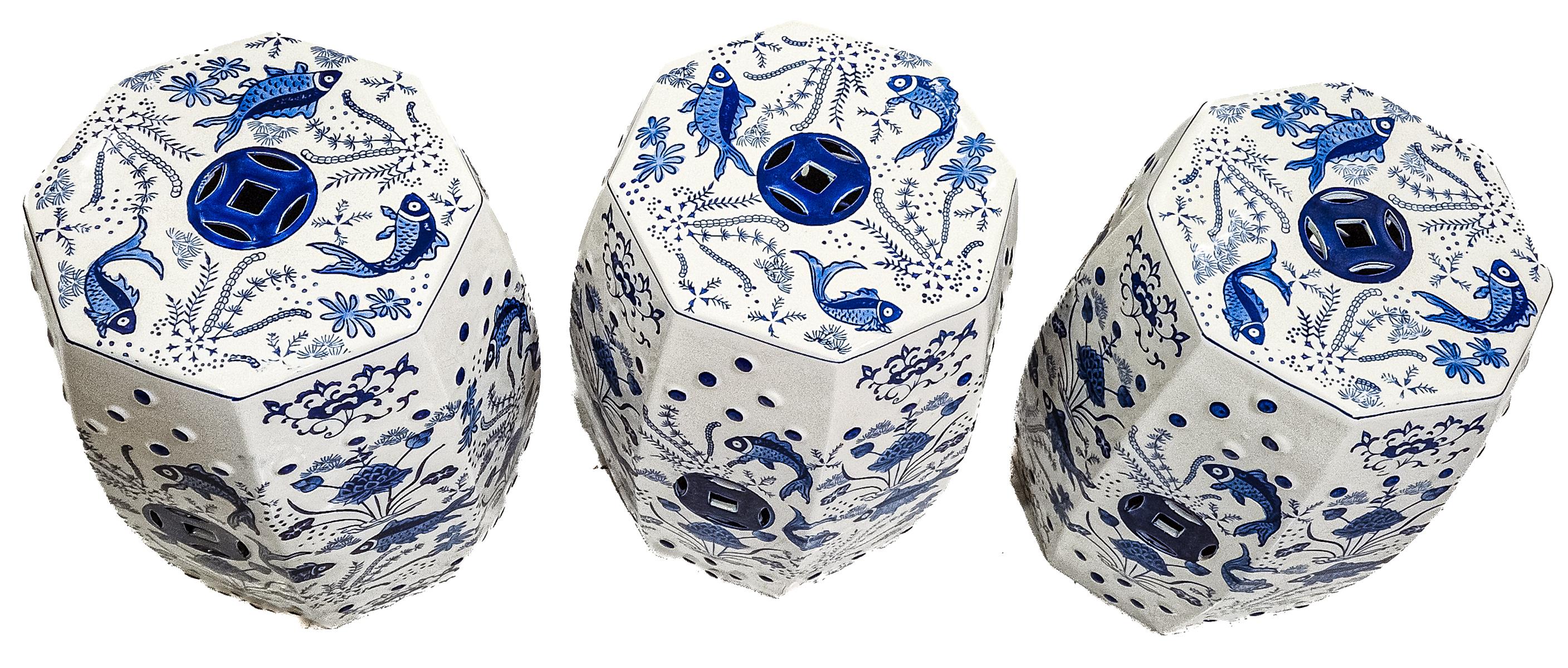 TRES TABURETES ORIENTALES EN PORCELANA