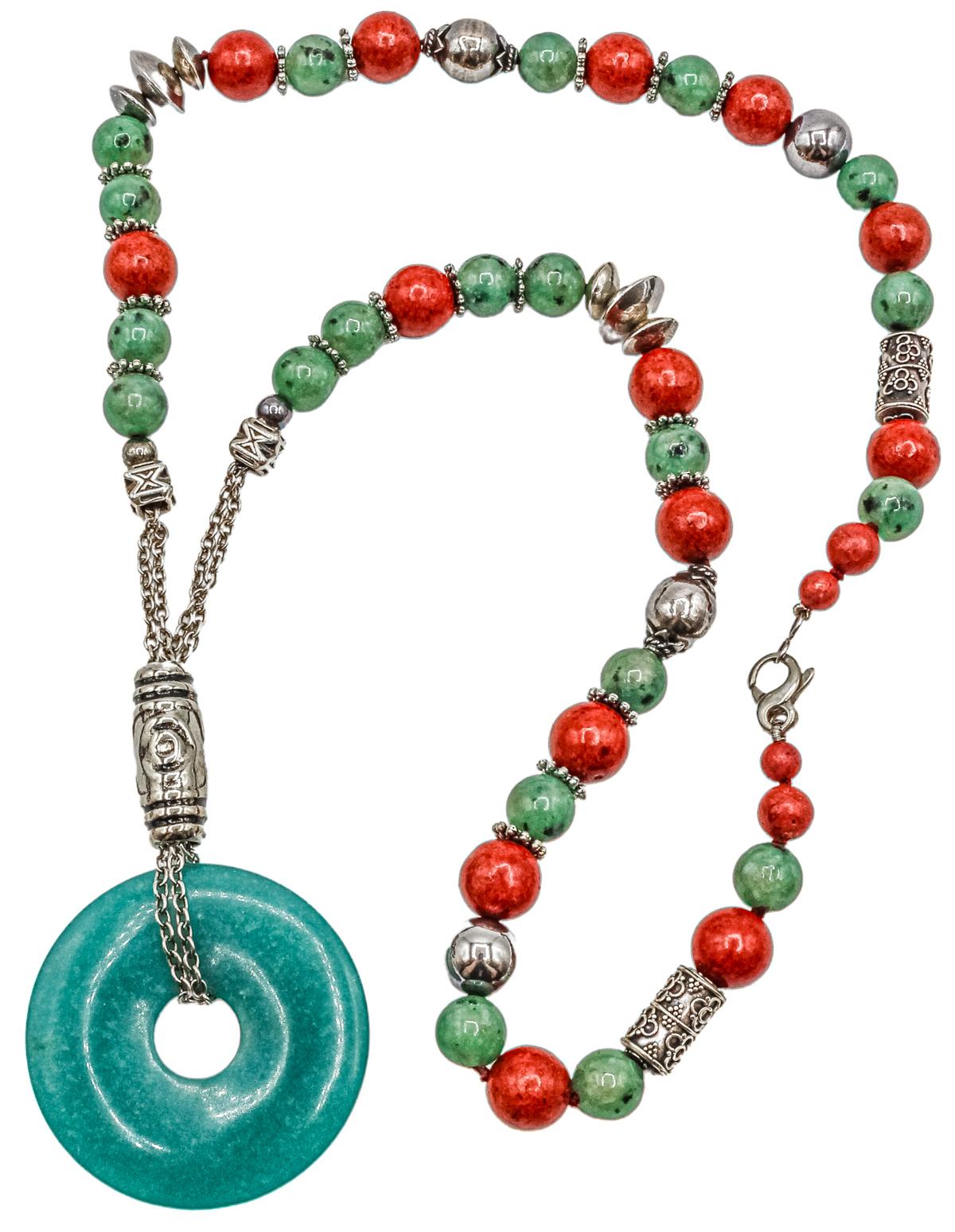 COLLAR CON JADE, CORAL ESPONJA Y PLATA