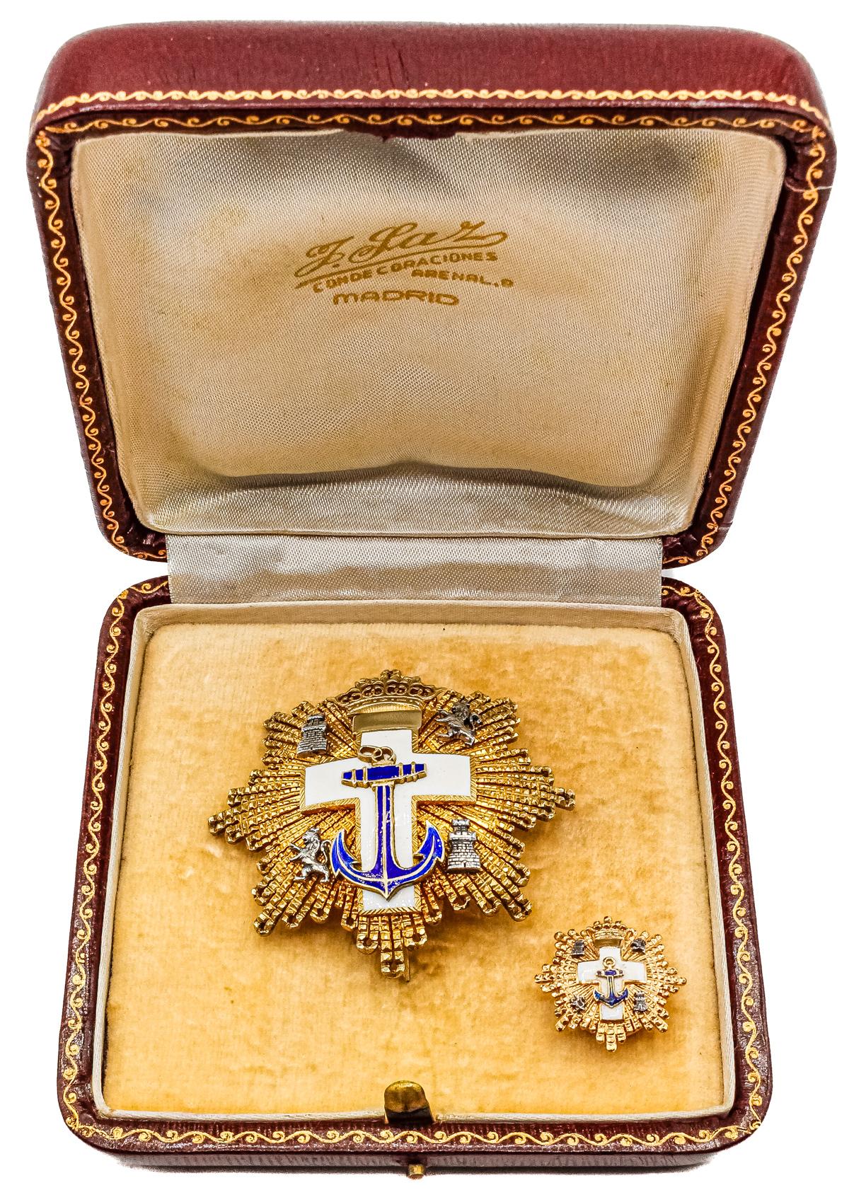 CRUZ E INSIGNIA DE SOLAPA AL MÉRITO NAVAL DE MED. S.XX