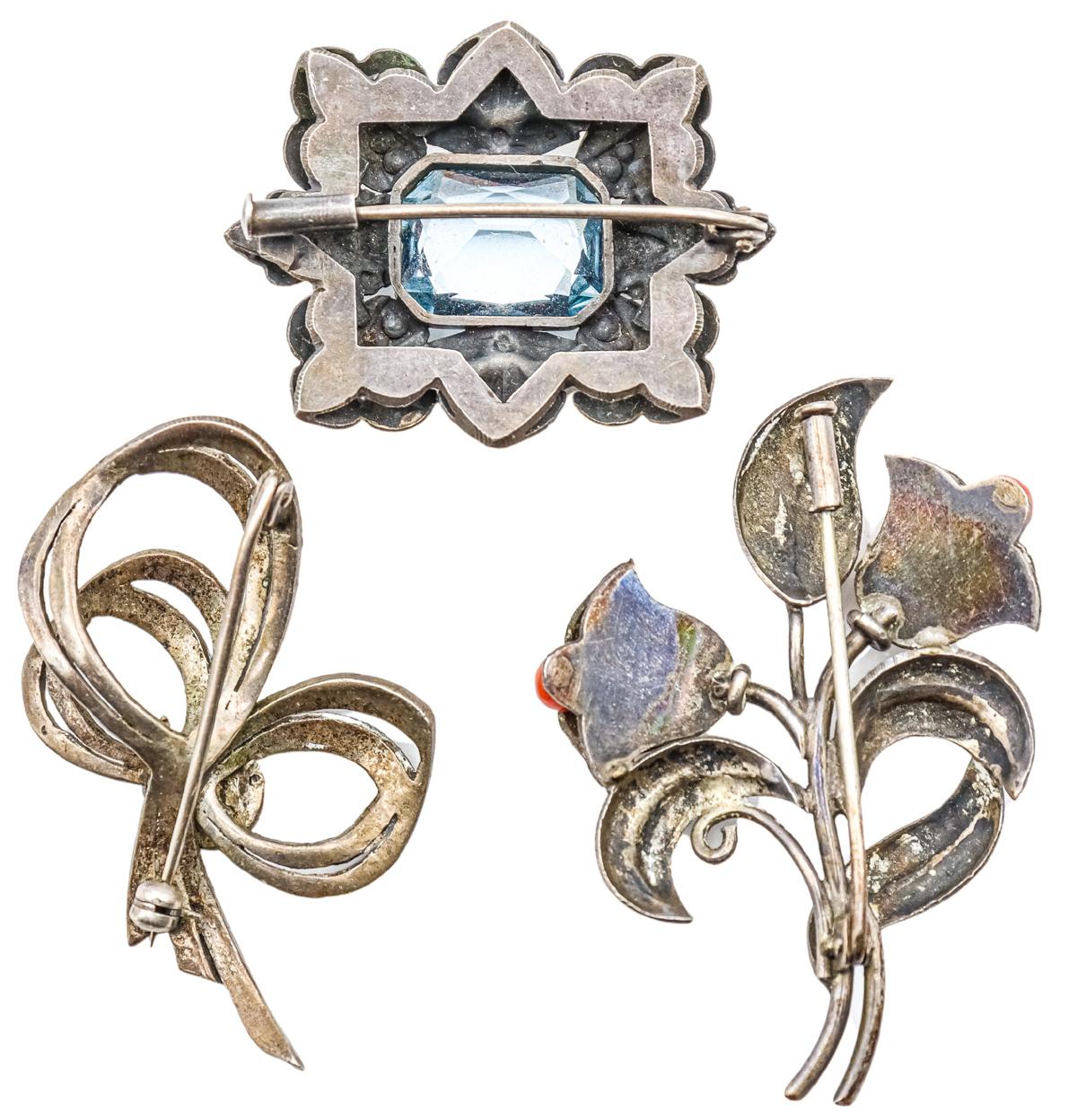 DOS BROCHES AÑOS 40 Y BROCHE MARQUESITAS