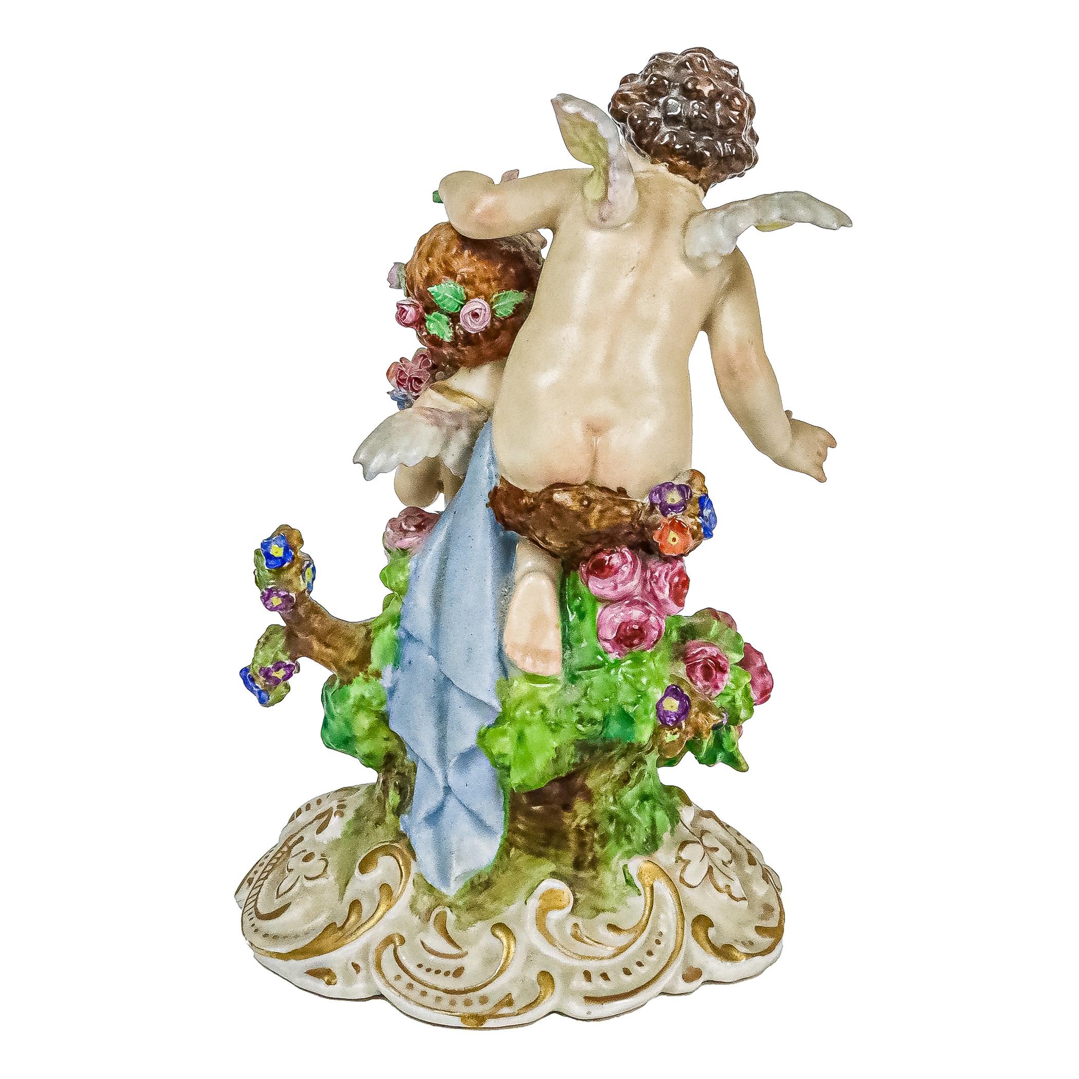 FIGURA EN PORCELANA CENTROEROPEA DE MEDIADOS DEL S.XX